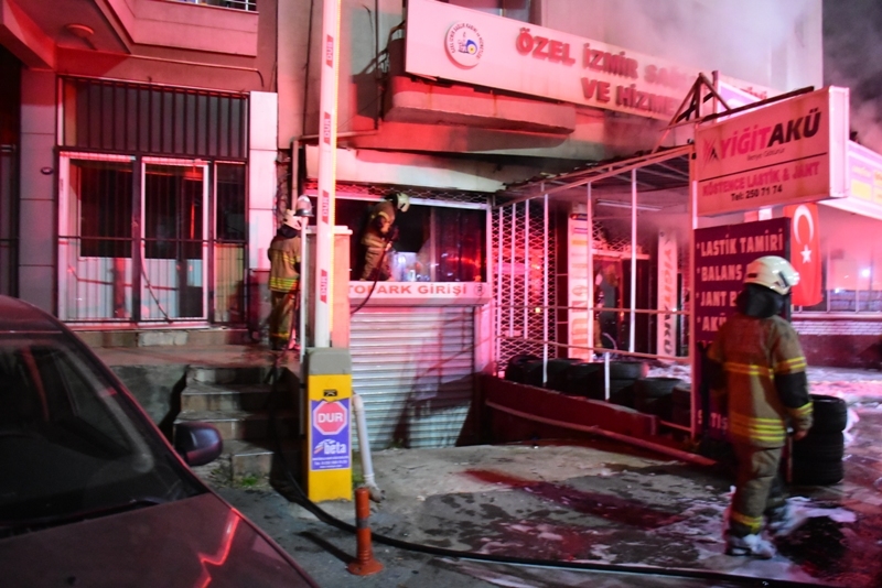 Yasağa aldırış etmeyen mahalleli sokağa çıkıp yangını izledi