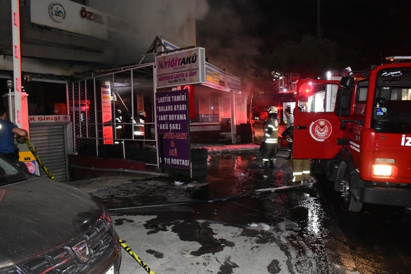 Yasağa aldırış etmeyen mahalleli sokağa çıkıp yangını izledi