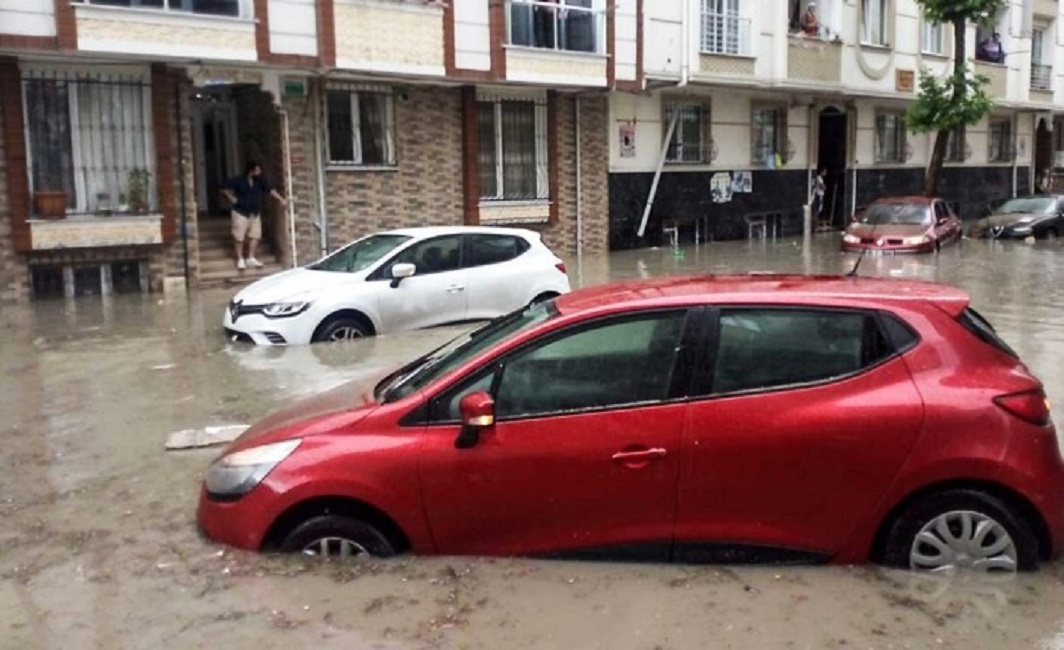 Istanbul Da Sel Felaketi Istanbul Valisi Ali Yerlikaya Bir Kisini Oldugunu Acikladi