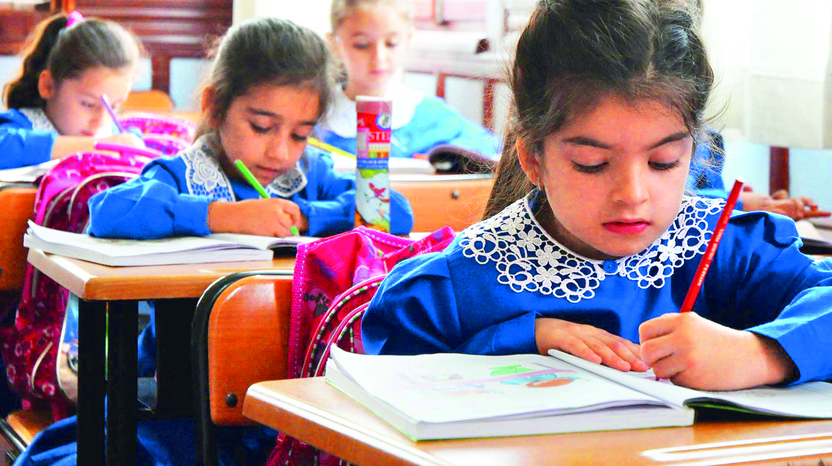 Ogrenciler Capraz Oturacak Iste Okullarda Yeni Normal Kurallari