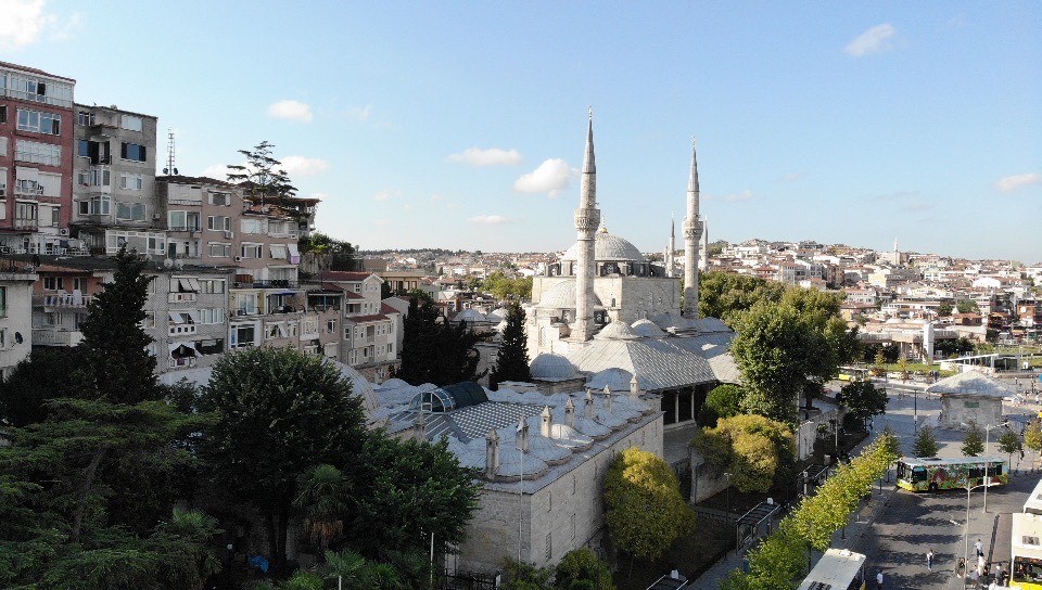 https www yenisafak com gundem galata kulesinde sonradan yapilan duvarin hiltili yikimina bakanlik mudahale etti 3552844