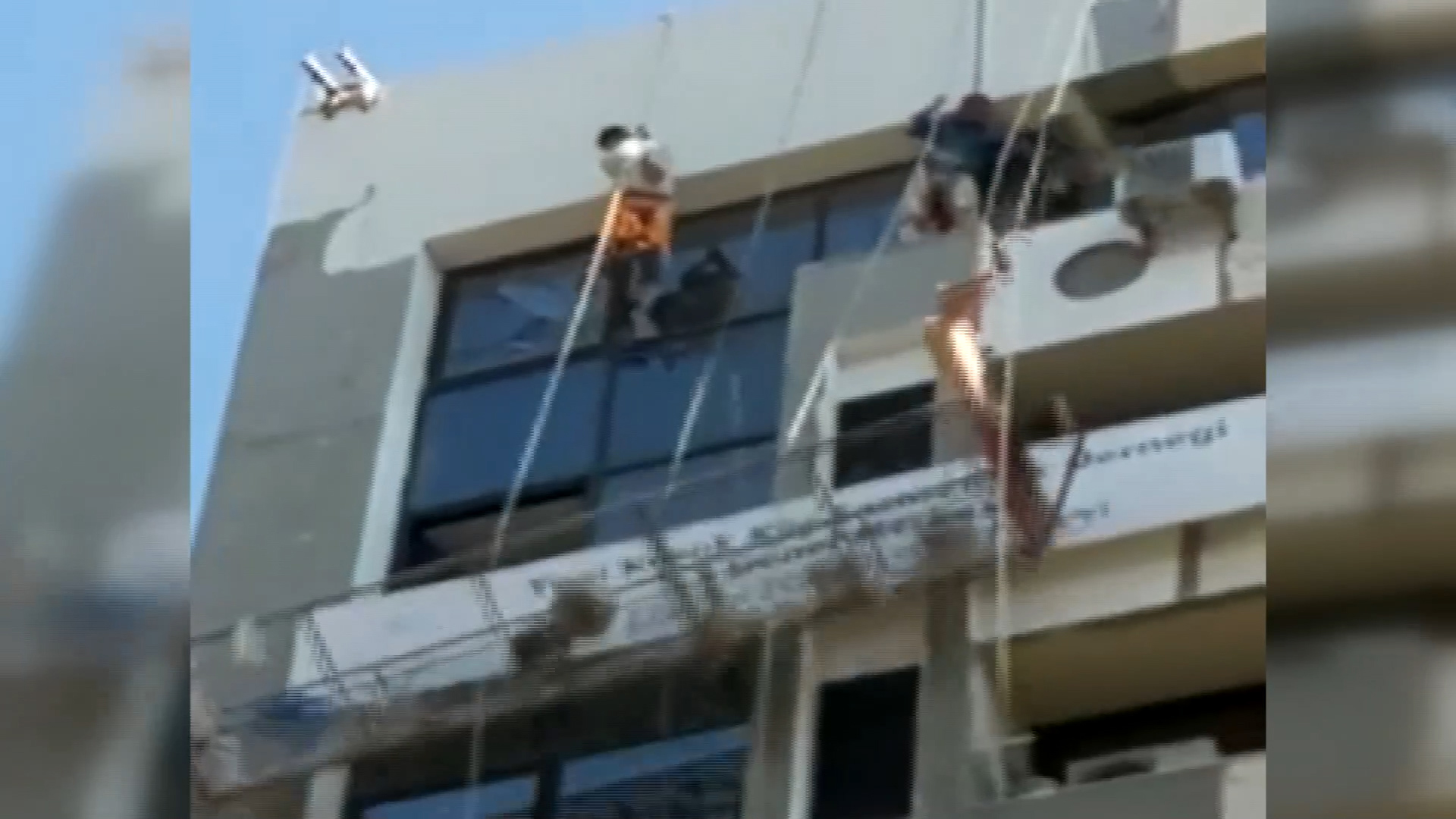 Izmir De Iskele Halati Koptu Isciler Adeta Olumden Dondu
