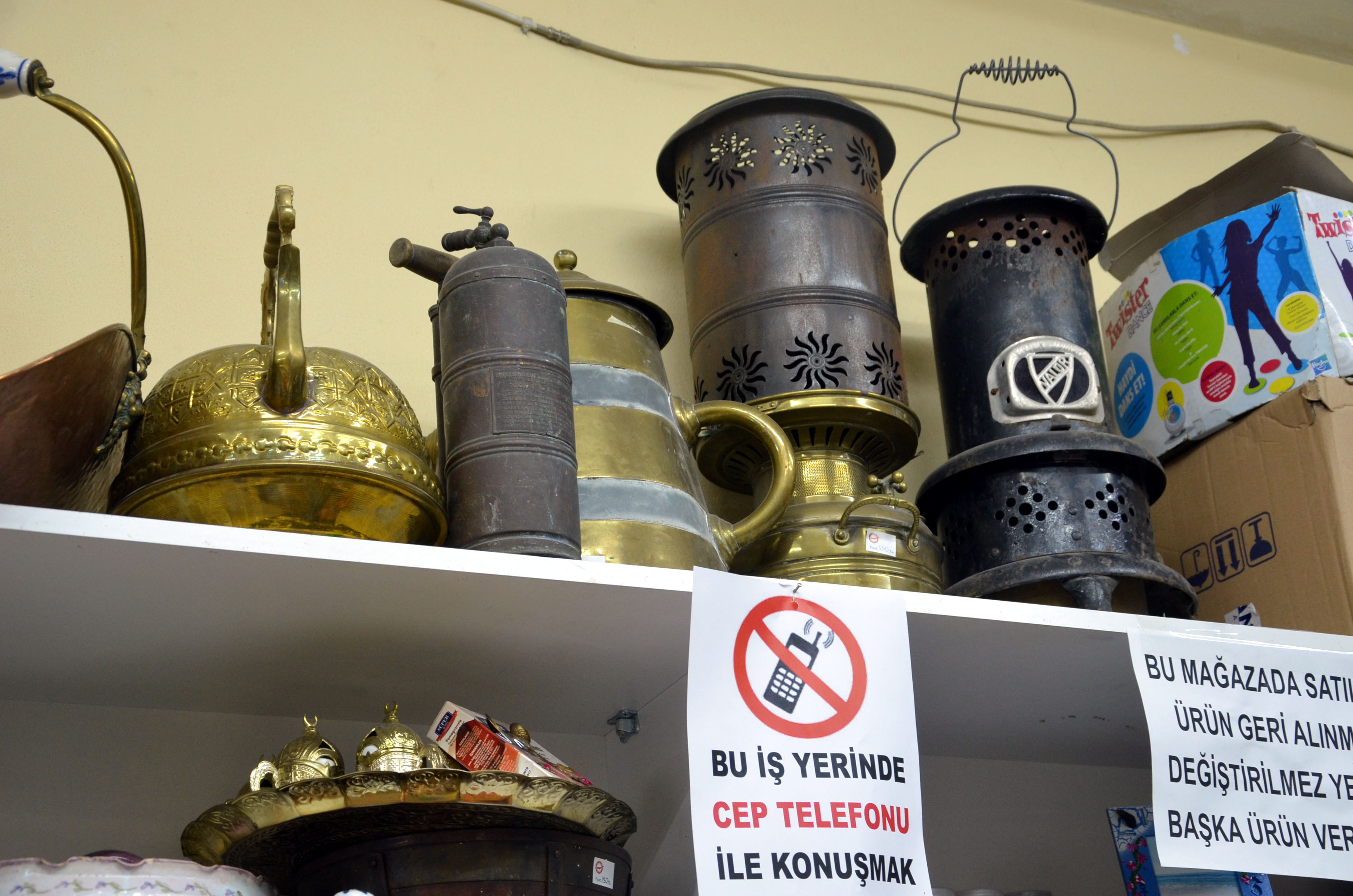 telefon ve anahtar dahil unutulan esyalar sahiplerini bekliyor yeni safak