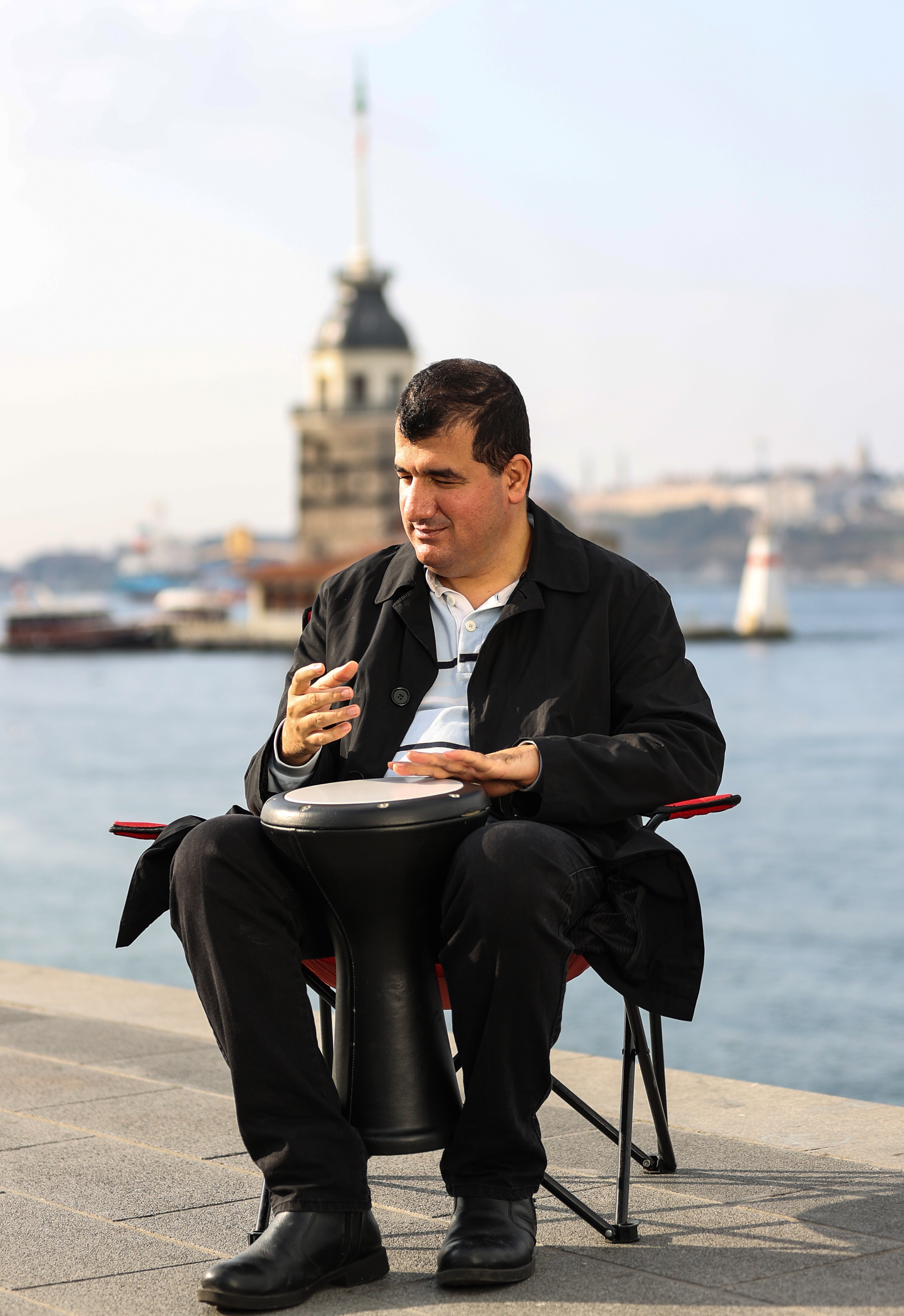 Muzigiyle Ulke Sinirlarini Asan Bilal Goregen Biden A Darbuka Calmak Istiyor Yeni Safak