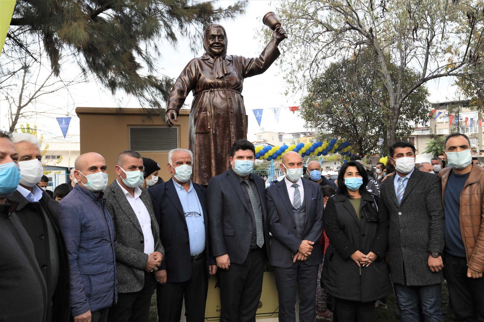 CHP'li İzmir Büyükşehir Belediyesinden yeni heykel hizmeti