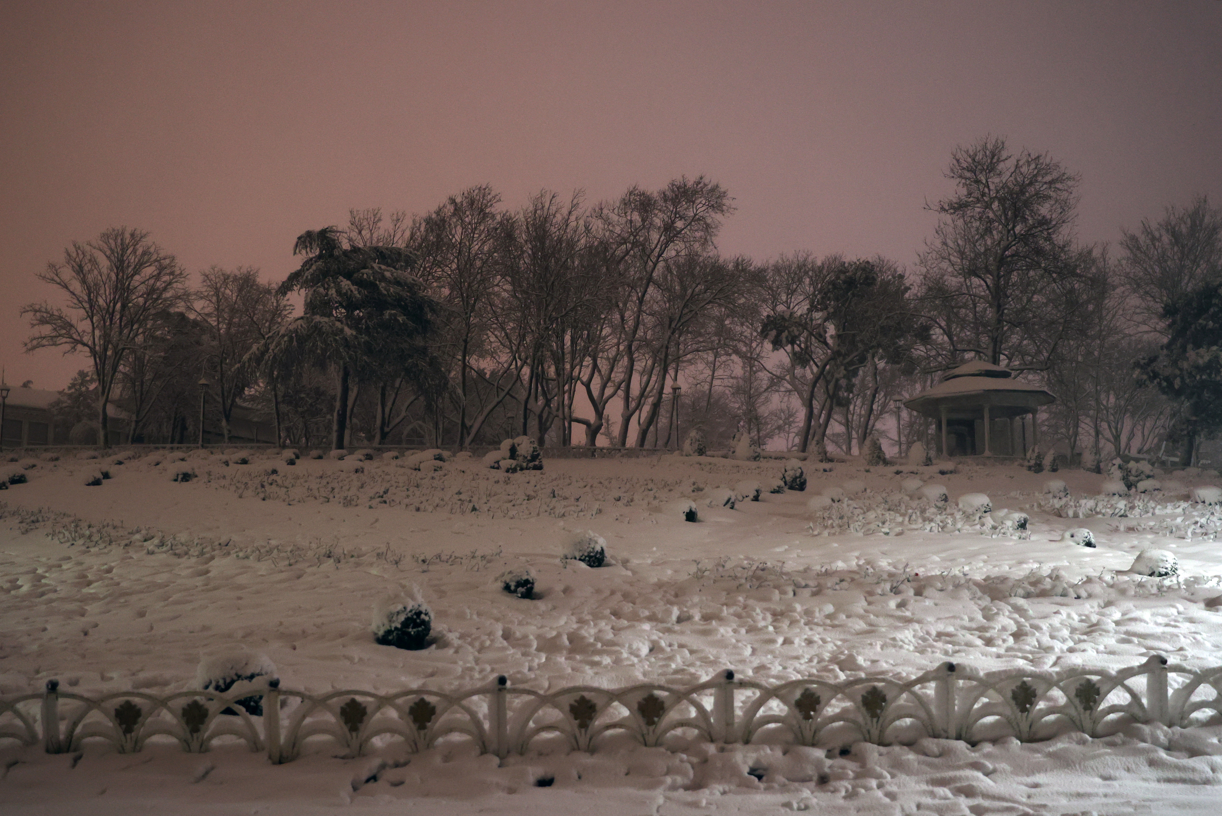 Istanbulites wake up to snow during weekend curfew