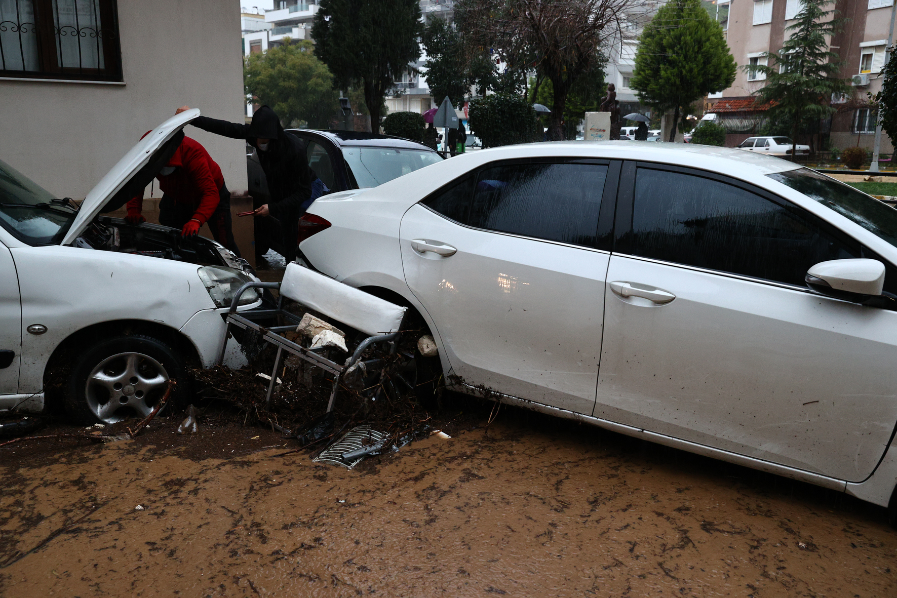 Heavy rainfall causes flash flood in Turkey's Izmir