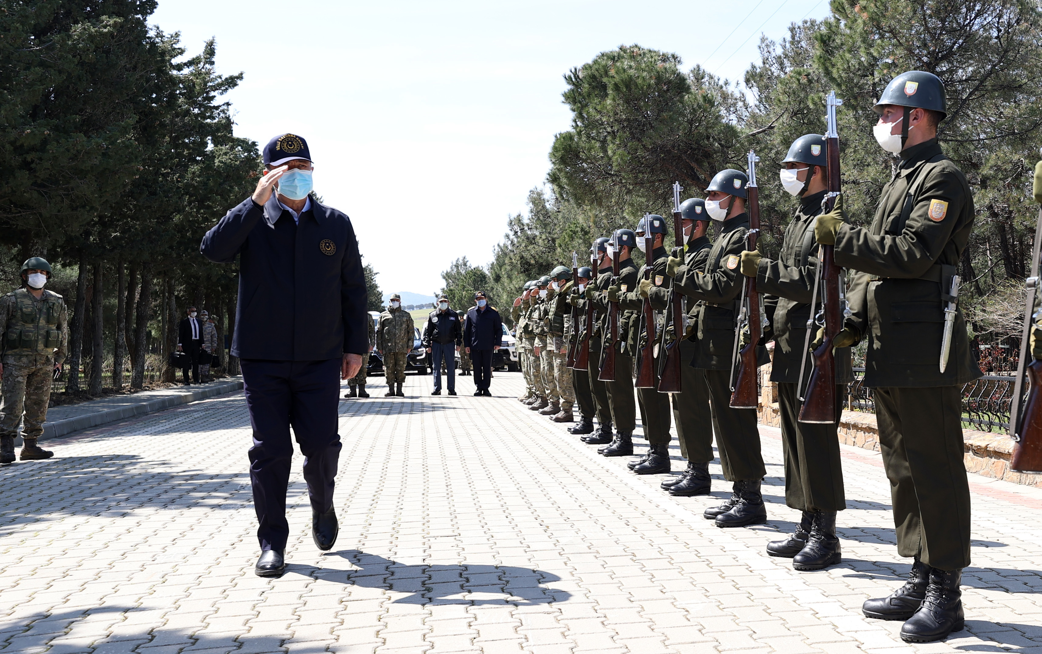 bakan akar ve tsk komutanlardan gokceada daki komando birligine ziyaret yeni safak