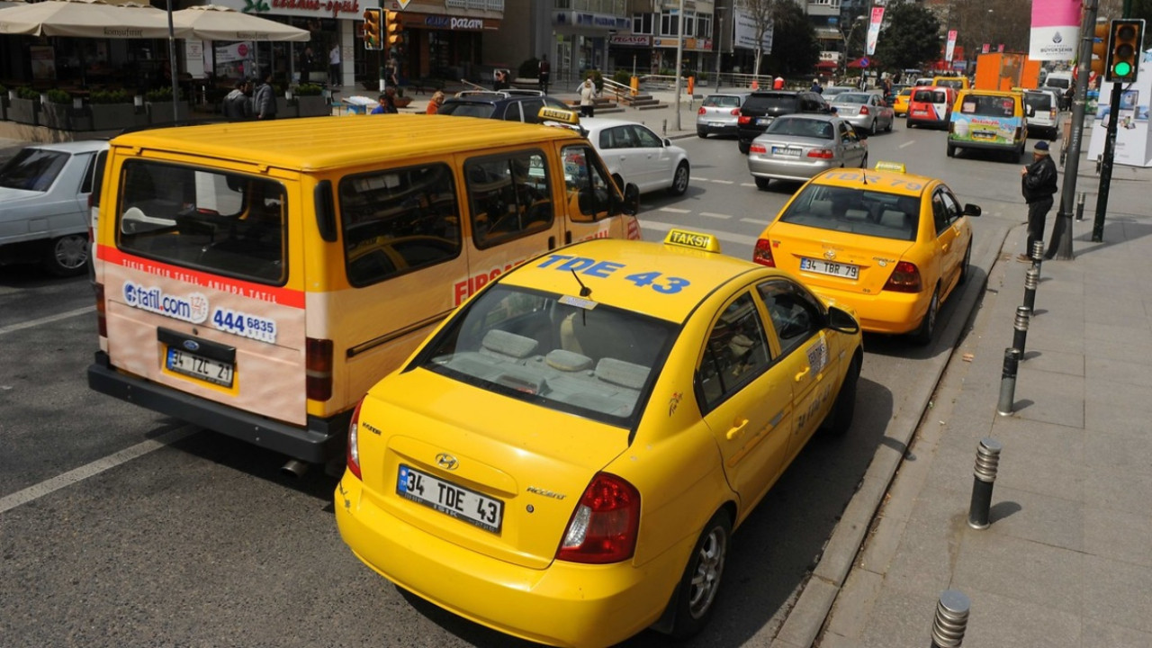 bakan koca dan bir meslek grubuna daha mujde ulasim faaliyetlerinde calisanlar da asilanacak yeni safak