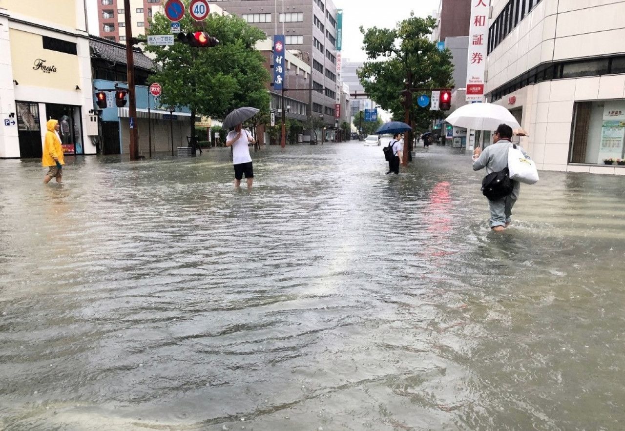 Japonya'da şiddetli yağmur uyarısı: 330 bin kişi tahliye edilecek