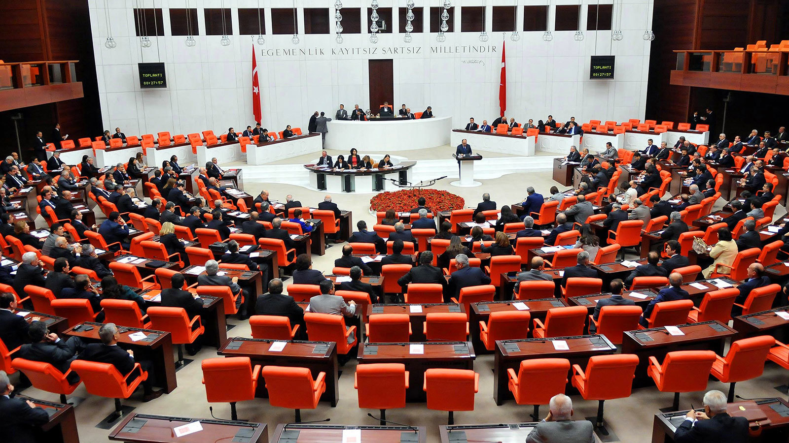 Meclis Bu Hafta Azerbaycan Tezkeresi Ile 5 Inci Yargi Paketi Ni Iceren Kanun Teklifi Icin Mesai Yapacak Yeni Safak