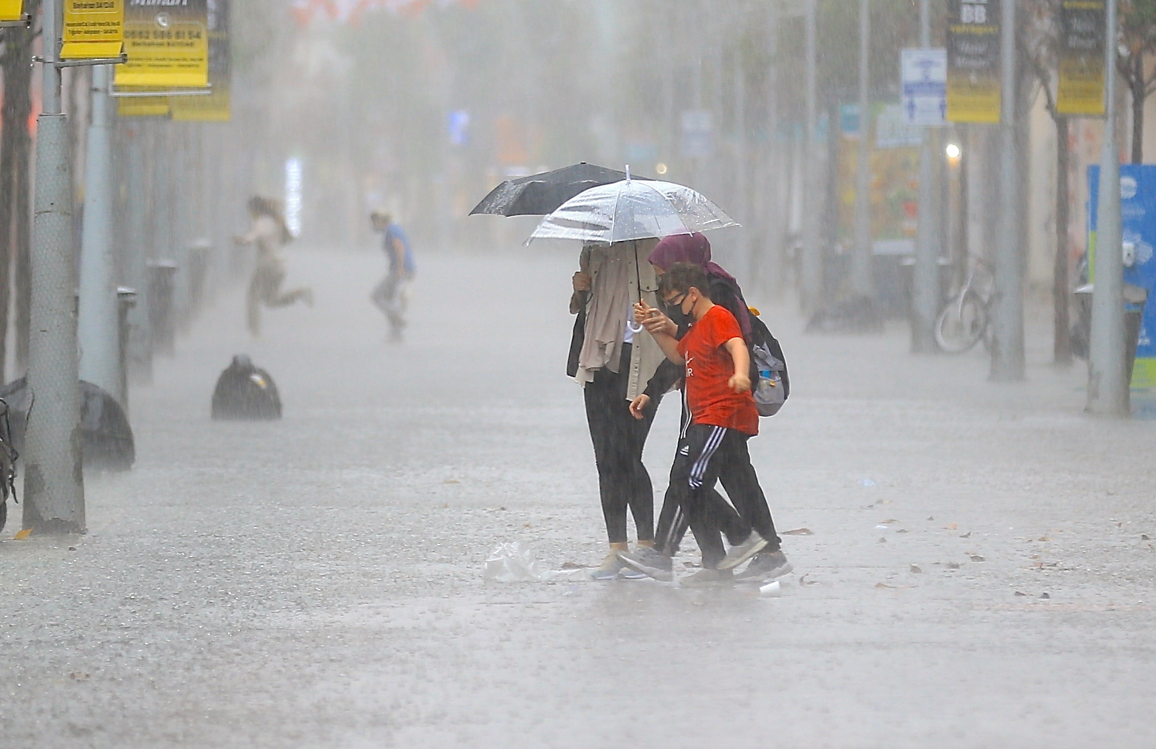meteorolojiden 12 ile uyari istanbul antalya izmir edirne denizli canakkale hava durumu yeni safak