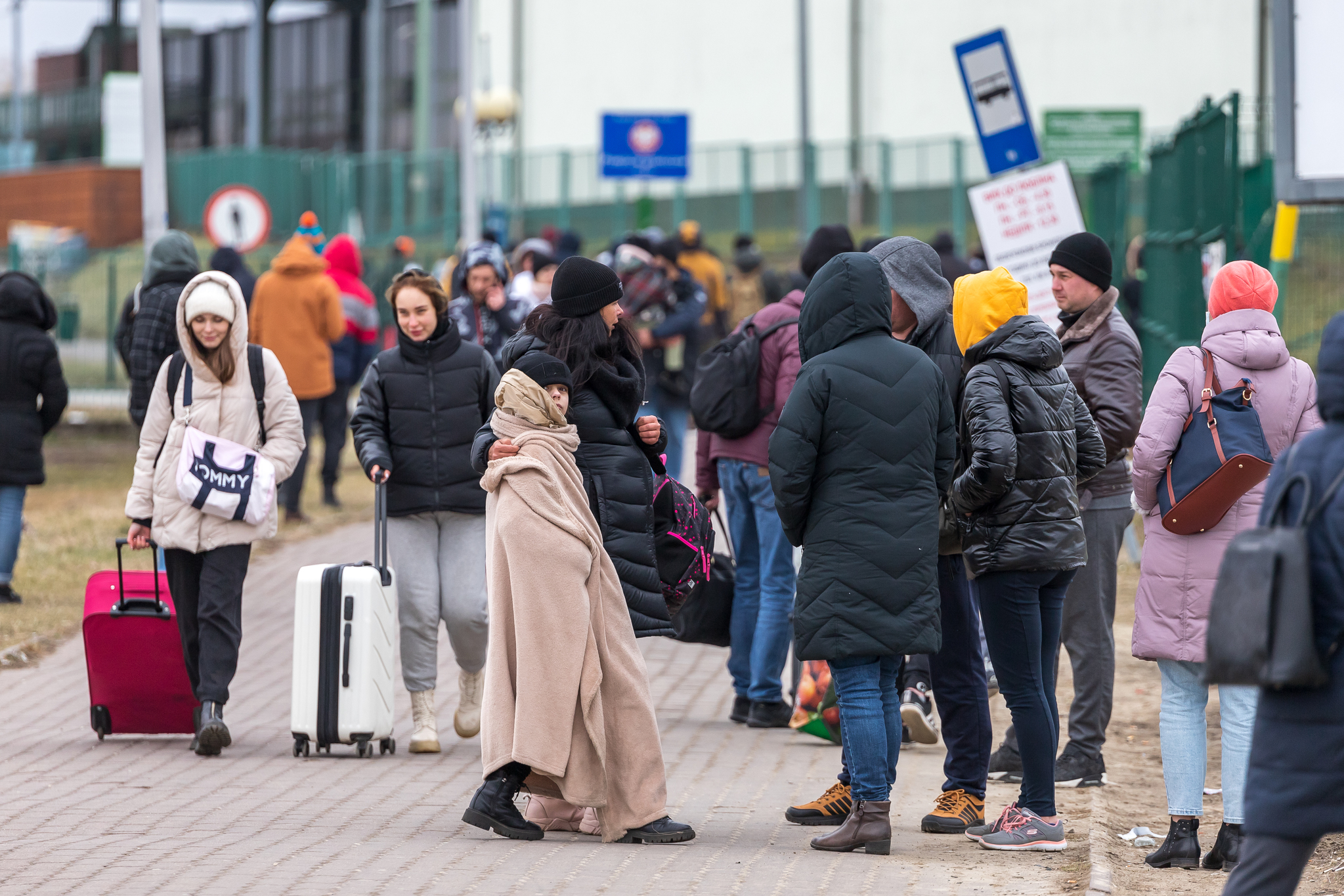 Polonya'dan 'yoğun göçe' önlem: Sınır çocuklu aileler haricinde sivillere  kapatıldı - Yeni Şafak