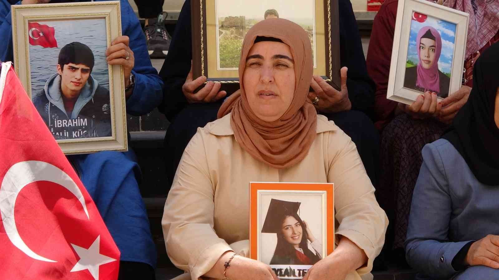 Evlat nöbetindeki anneden HDP’ye: Davaları için kendi çocuklarını göndersinler