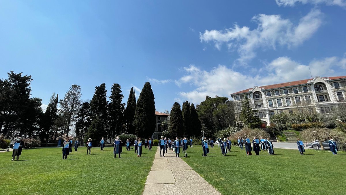 Boğaziçi Üniversitesi'ndeki hocalar baskına başladı: Evrakları gasp edip personeli tehdit ettiler