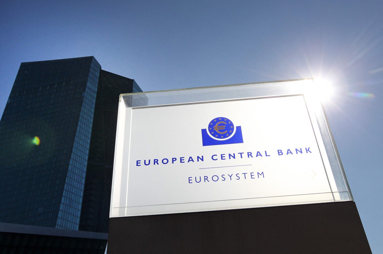 Piyasaların gözü yarınki toplantıda: Avrupa Merkez Bankası yeni araçlara odaklanacak