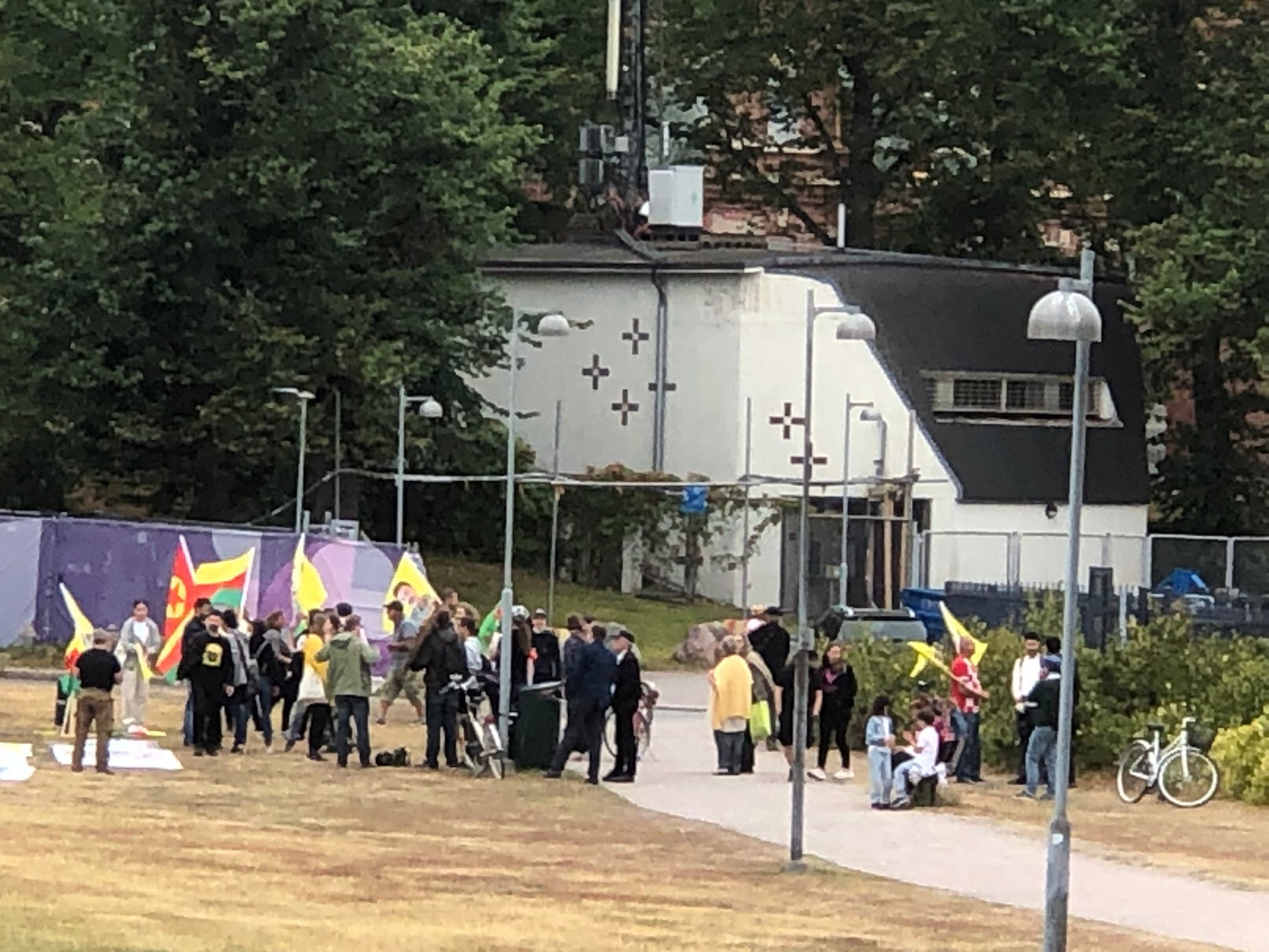 Helsinki'de terör örgütü PKK/YPG yandaşları İsveç Finlandiya ve Türkiye aleyhine gösteri yaptı