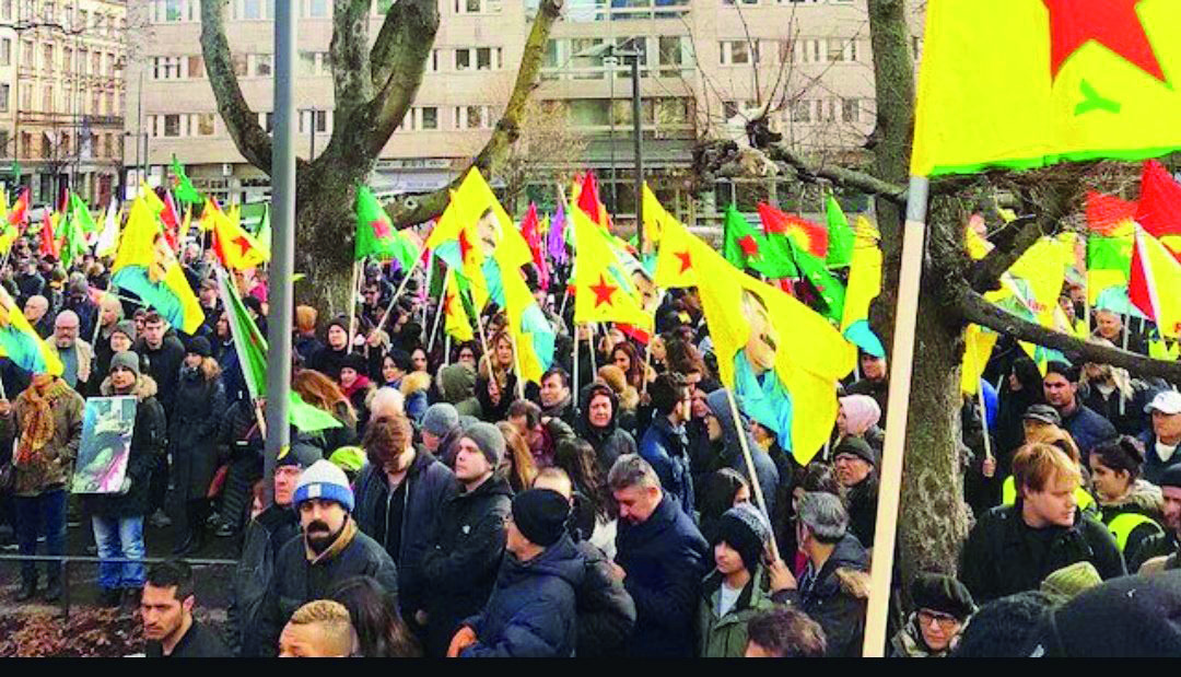 İsveç'ten YPG sözü: NATO'ya üye olmaları Türkiye'nin iki dudağı arasında