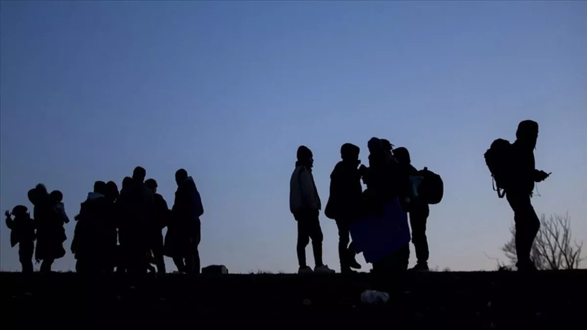 İçişleri: Düzensiz göçle mücadele operasyonunda bin 353 göçmen yakalandı