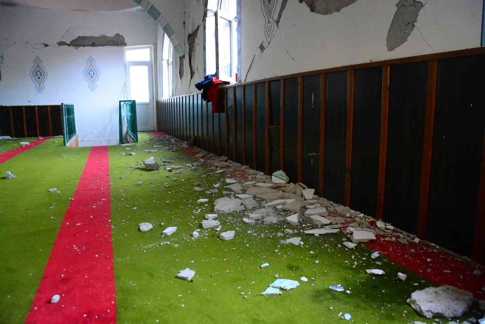 Düzce'de depremde zarar gören iki cami daha yıkılacak