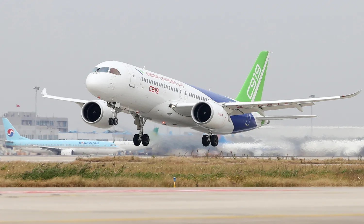 Çin'in yerli yolcu uçağı lisans aldı: Boeing ve Airbus'a rakip olacak