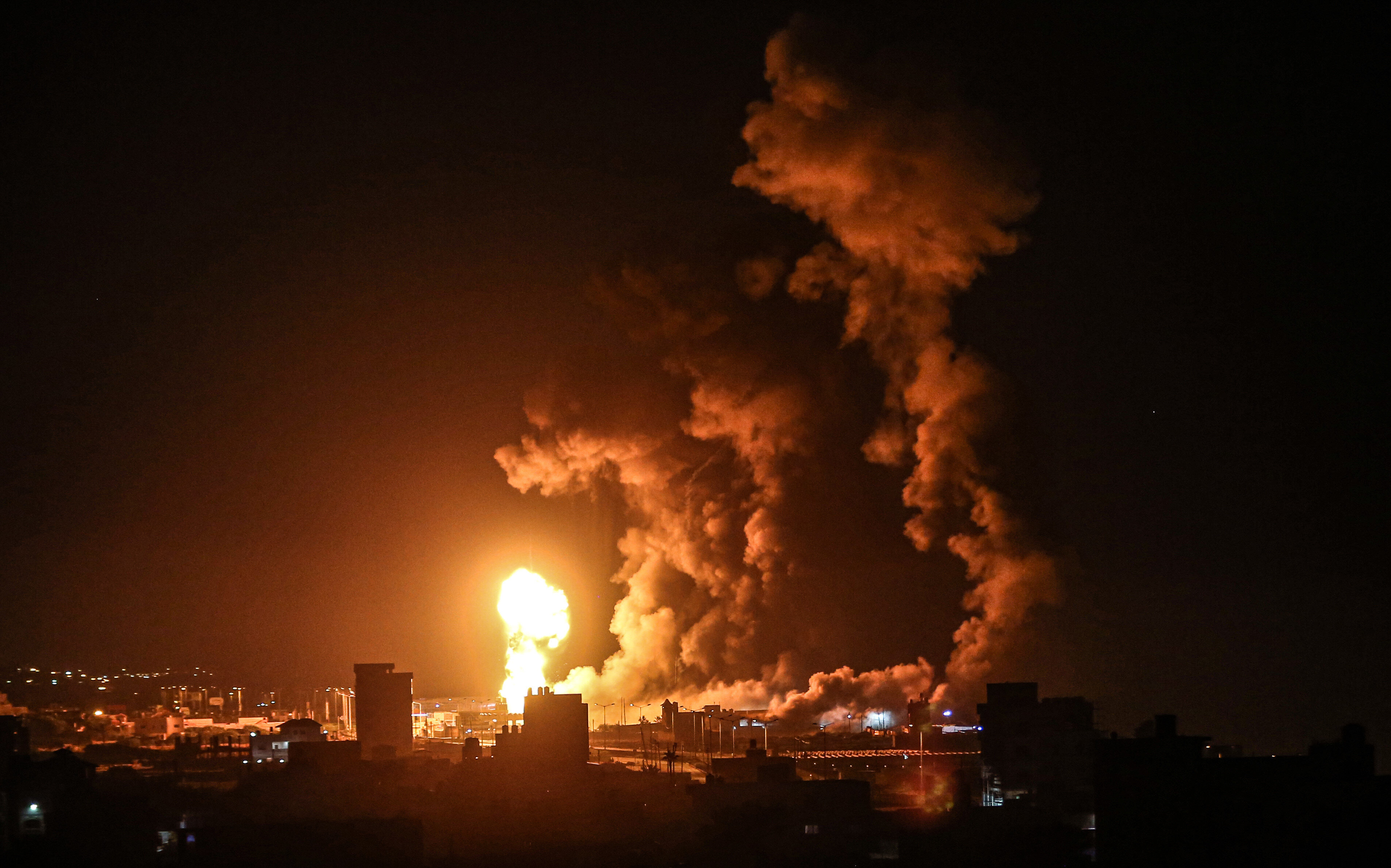 İşgalci İsrail uçakları Gazze'de Hamas'a ait iki noktayı vurdu