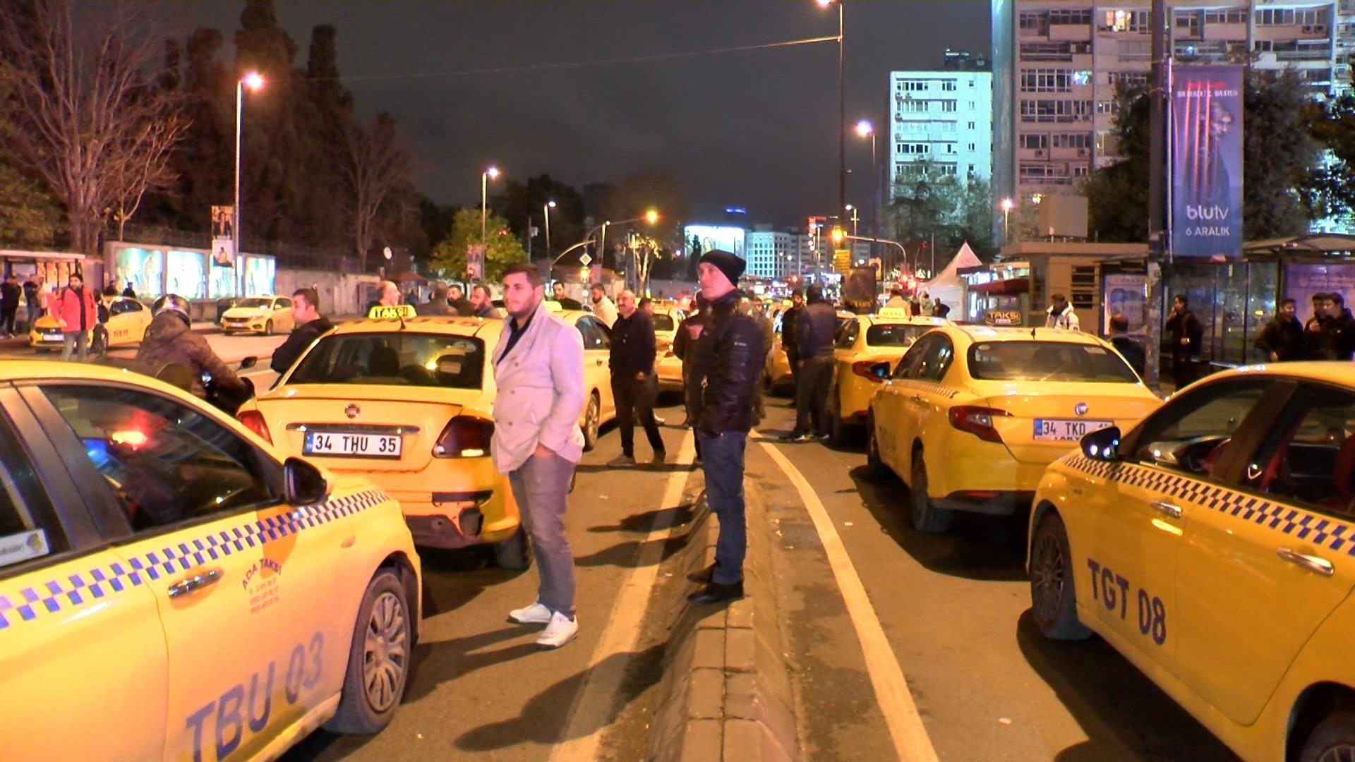 Haksızlığa uğradıklarını iddia eden taksiciler eylem yaptı