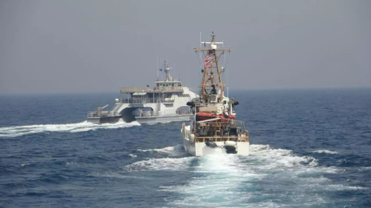 İran devriye botundan ABD gemilerine taciz