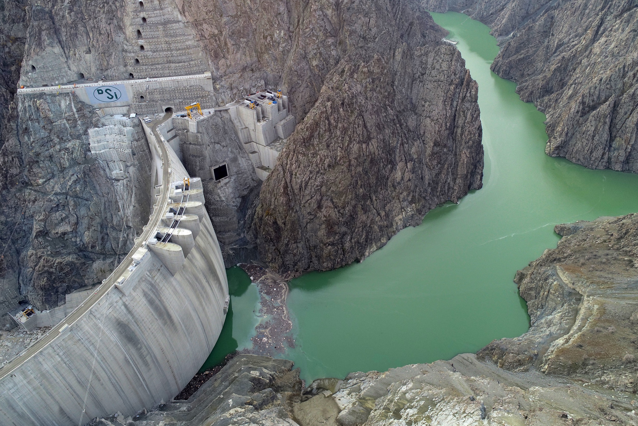 Yusufeli Barajı ve HES'te su seviyesi 41 metre oldu