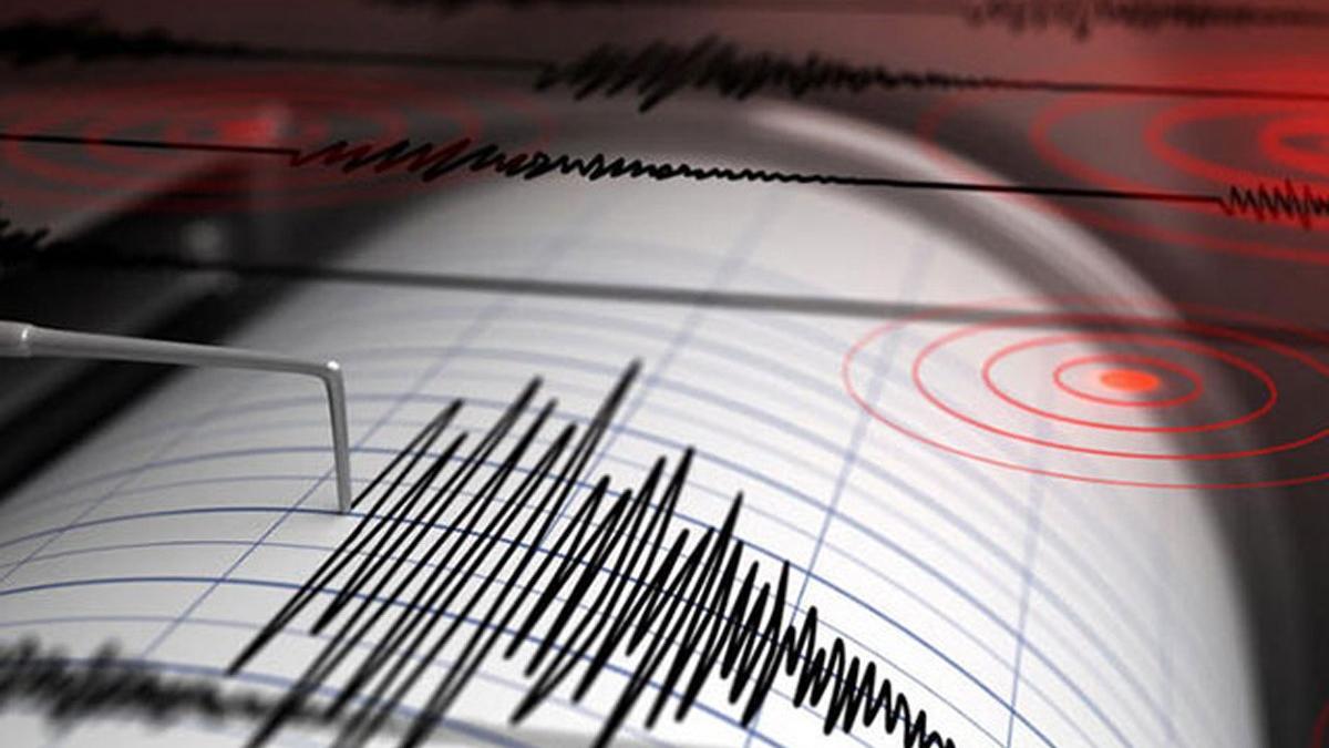 Aydın'ın Kuşadası ilçesi açıklarında 4 büyüklüğünde deprem