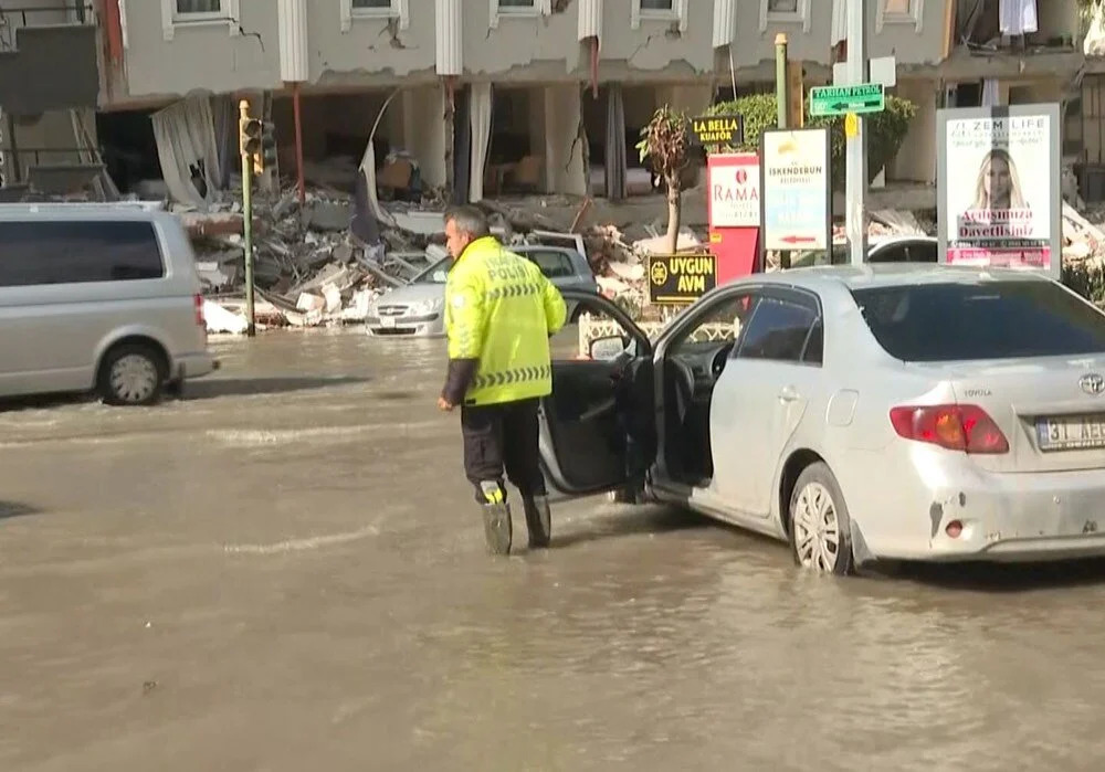 Hatay İskenderun’da deniz seviyesinde yükselme görüldü