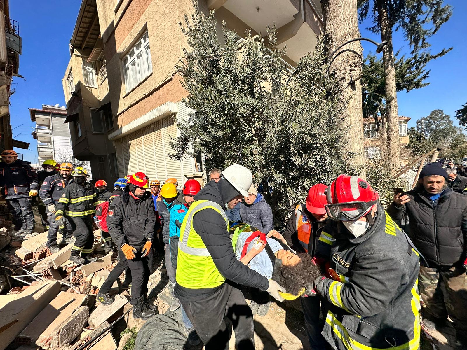 Hatay'da 80 saat sonra enkazdan sağ çıkarıldı