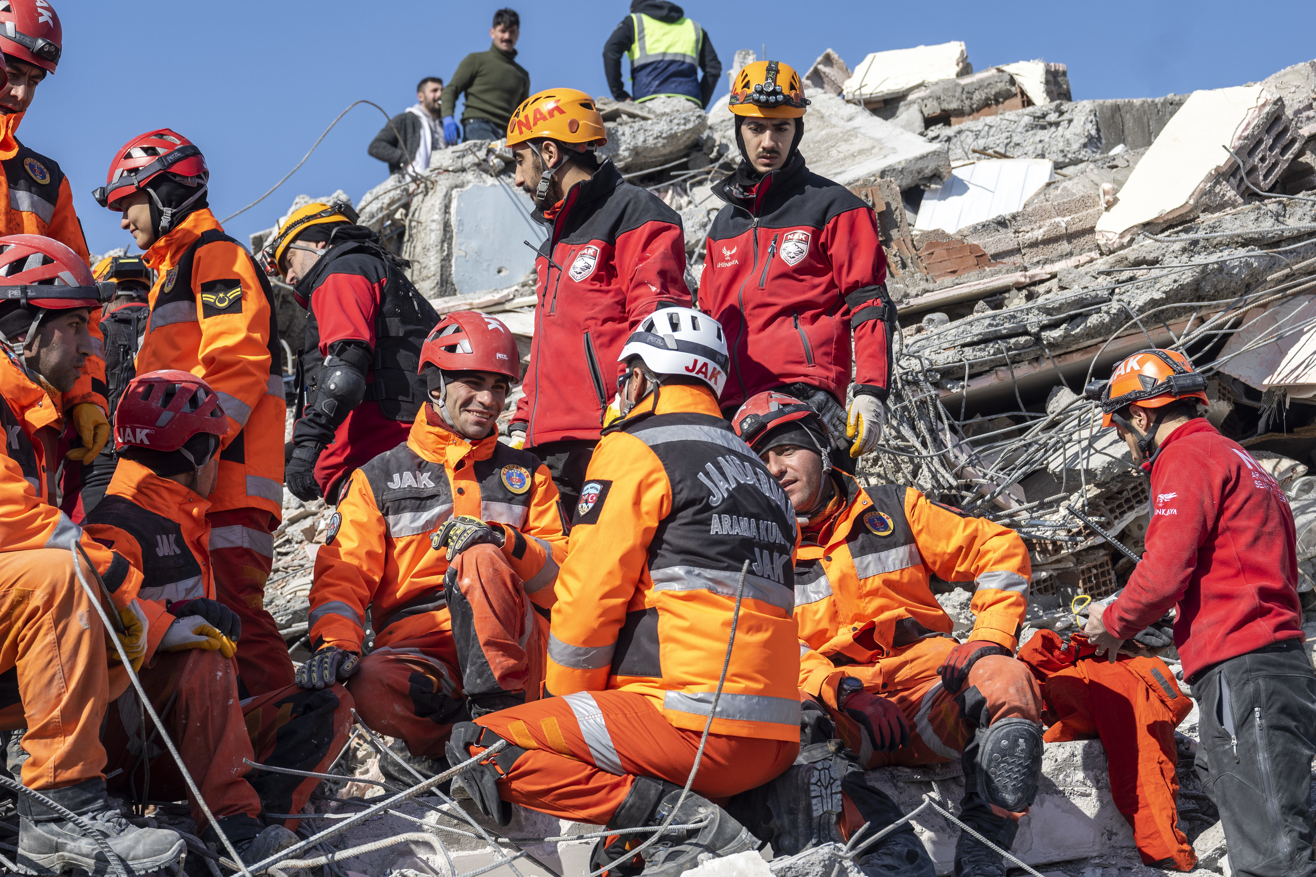 Kahramanmaraş'ta enkaz altında kalan baba ve kızı 79 saat sonra kurtarıldı