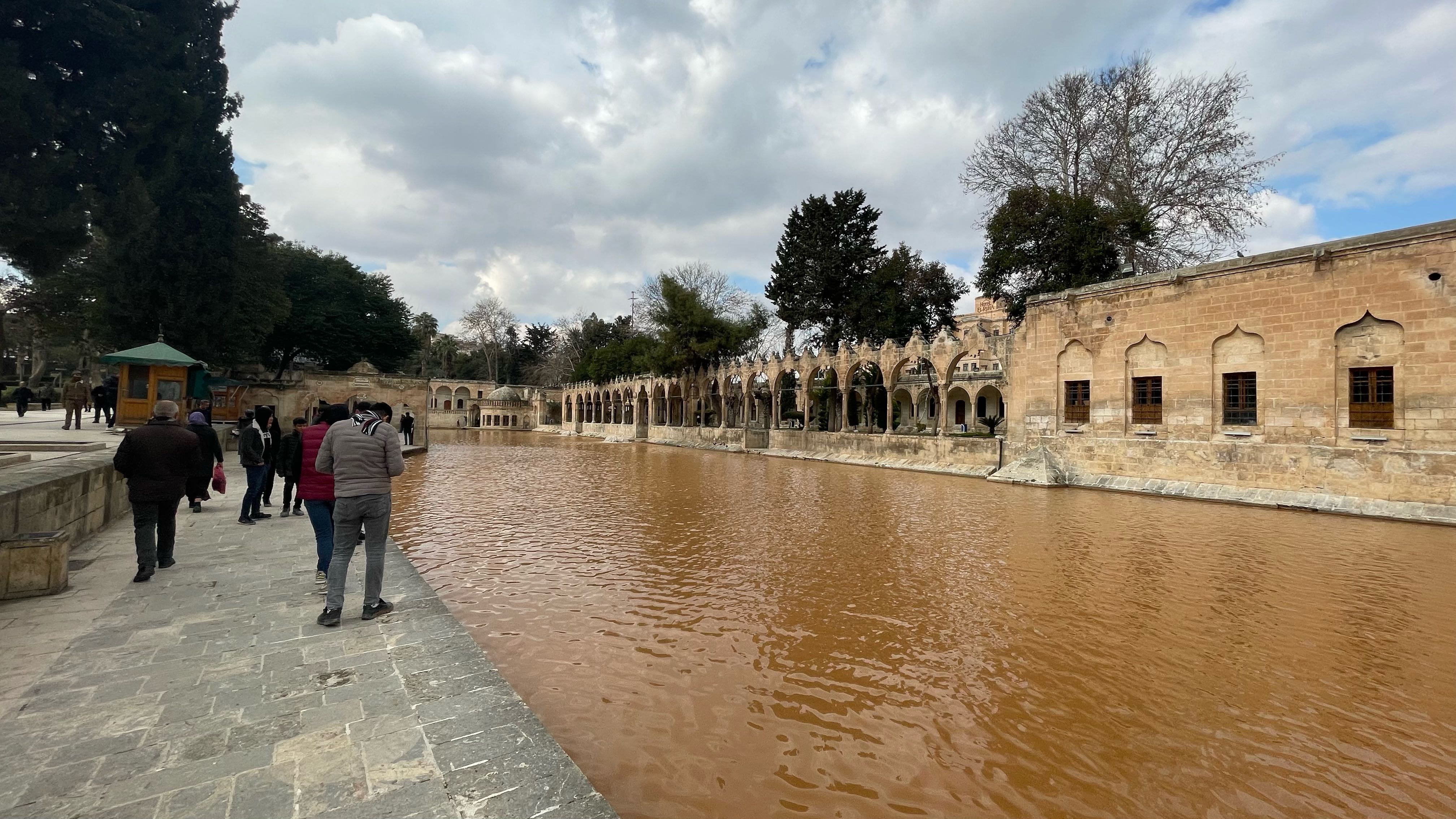 'Asrın felaketi' Balıklıgöl'ün suyunun rengini değiştirdi