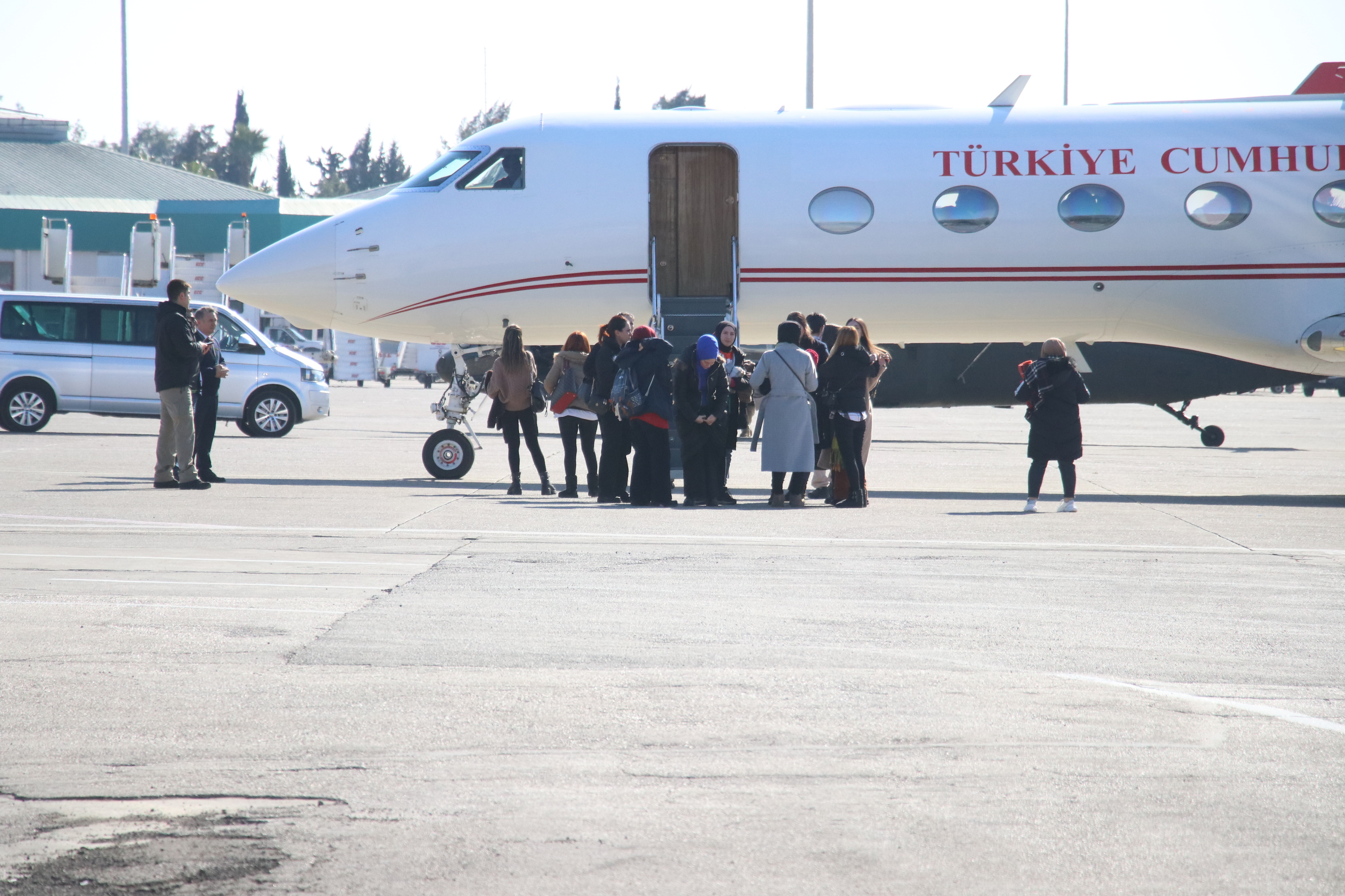 Depremzede 11 bebek, Cumhurbaşkanlığına ait uçakla tedavi için Ankara'ya getirildi