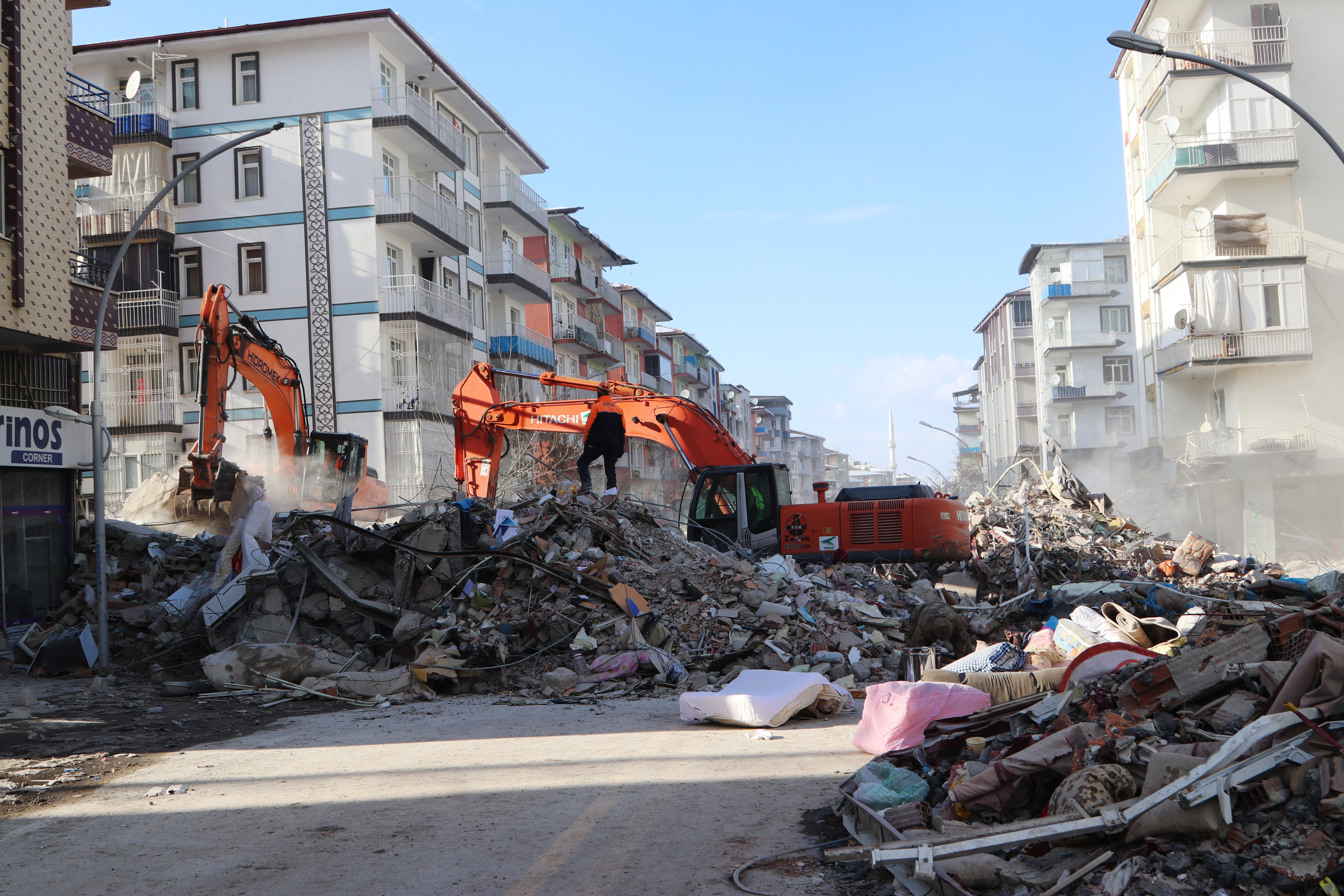 Depremde yıkılan binalardan deliller nasıl toplanacak?