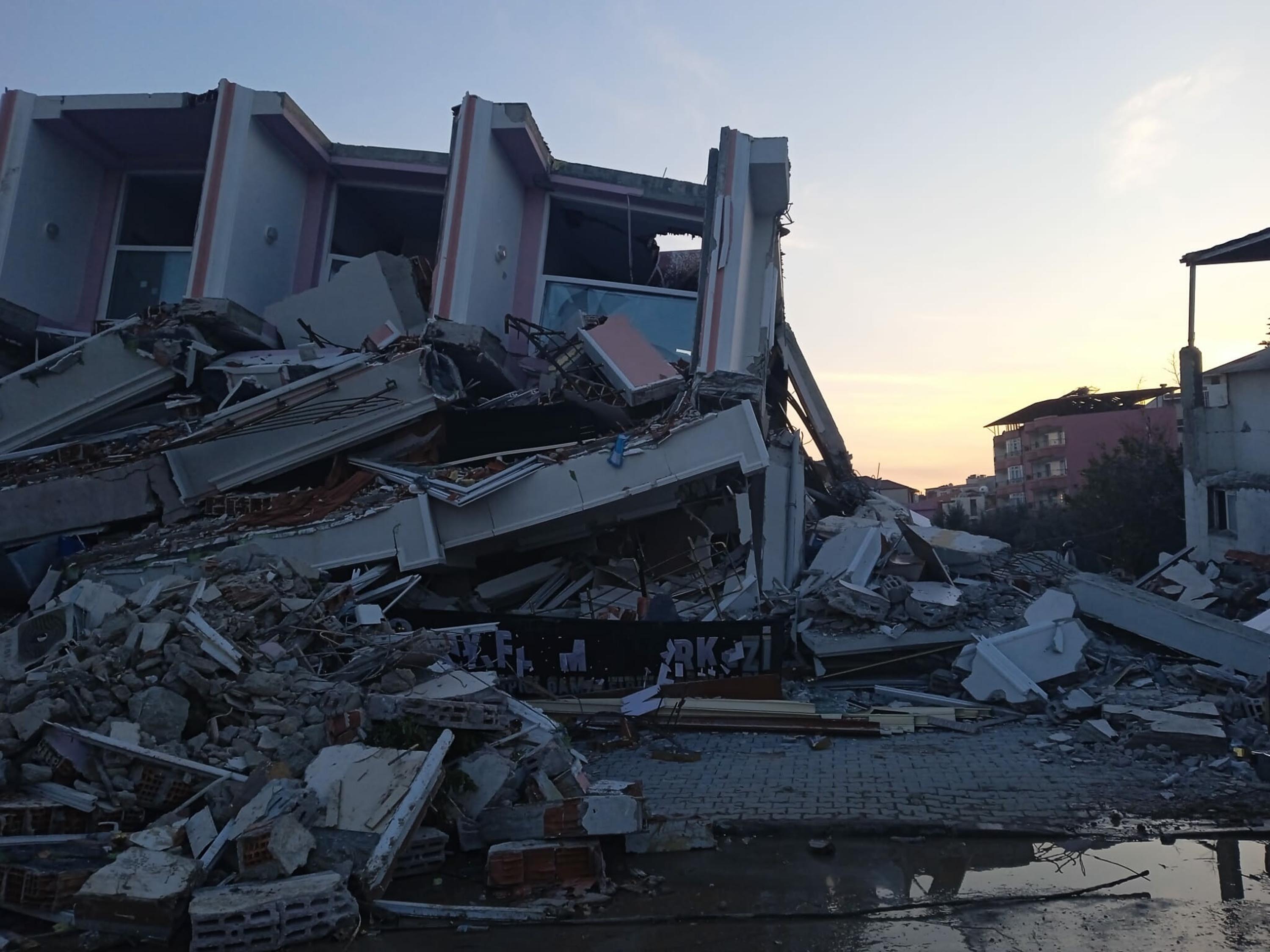 Jeofizik mühendisi açıkladı: 6 büyüklüğündeki depremde bile bu yıkımlar olabilirdi