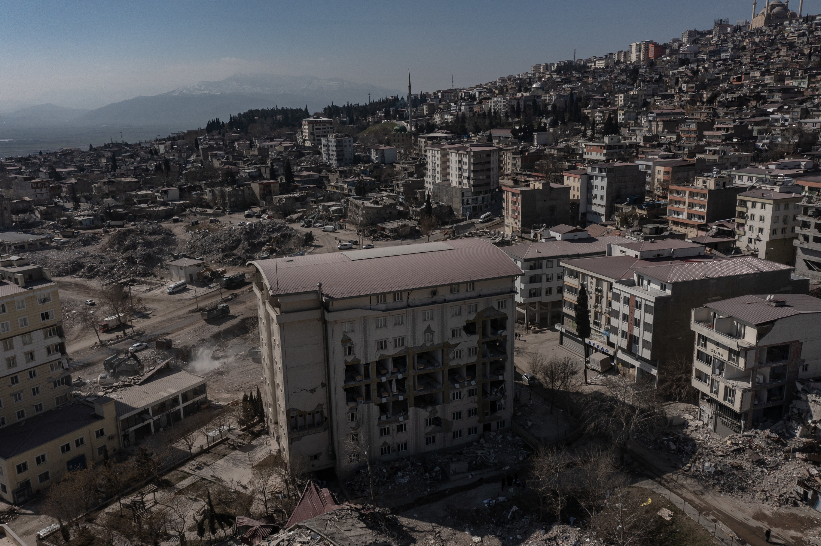 Hasar tespit çalışmalarında son durum: 156 bin bina yıkık, acil yıkılacak ve ağır hasarlı