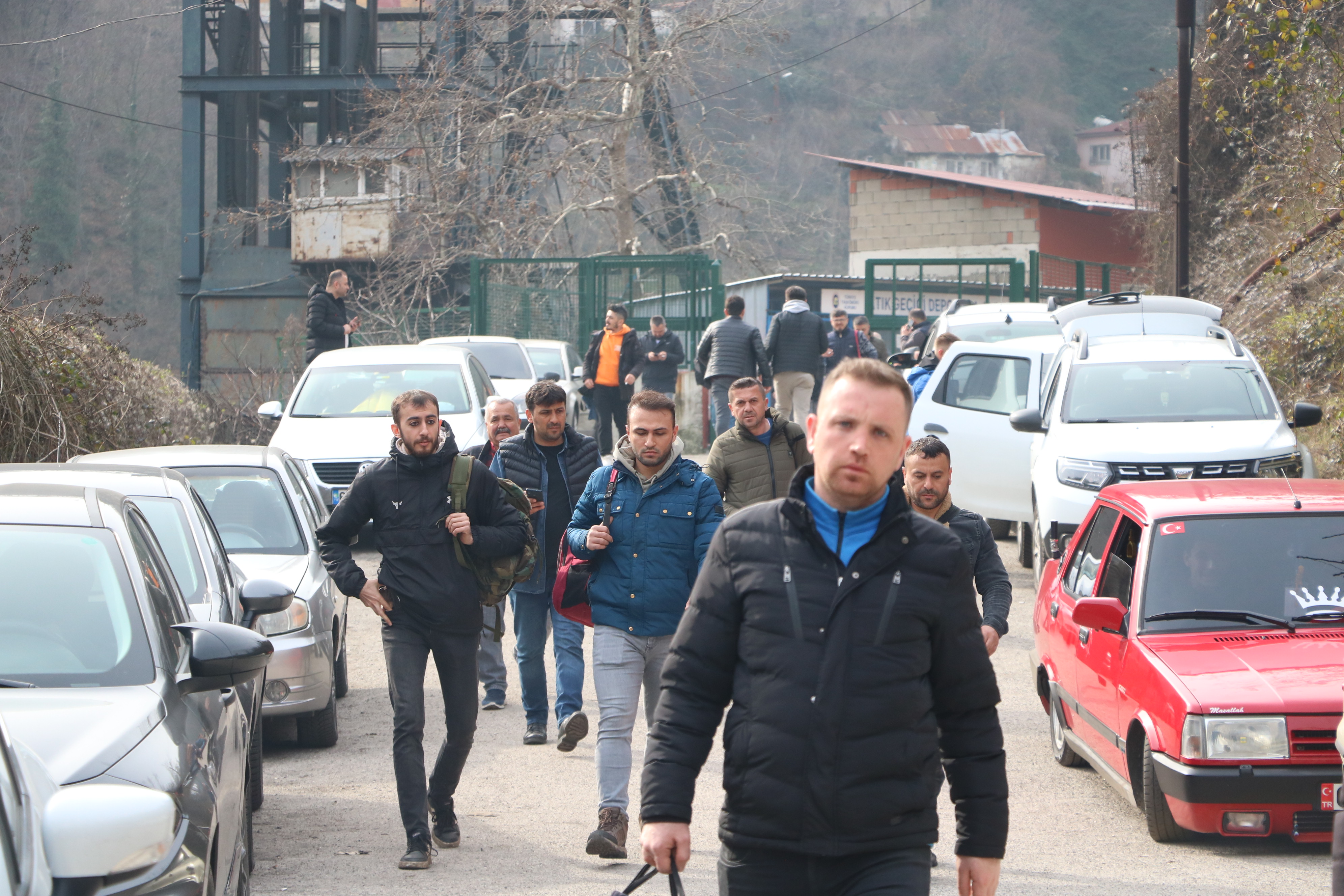 Enkazdan ölen kızının akıllı saatinden mesaj göndererek kurtuldu