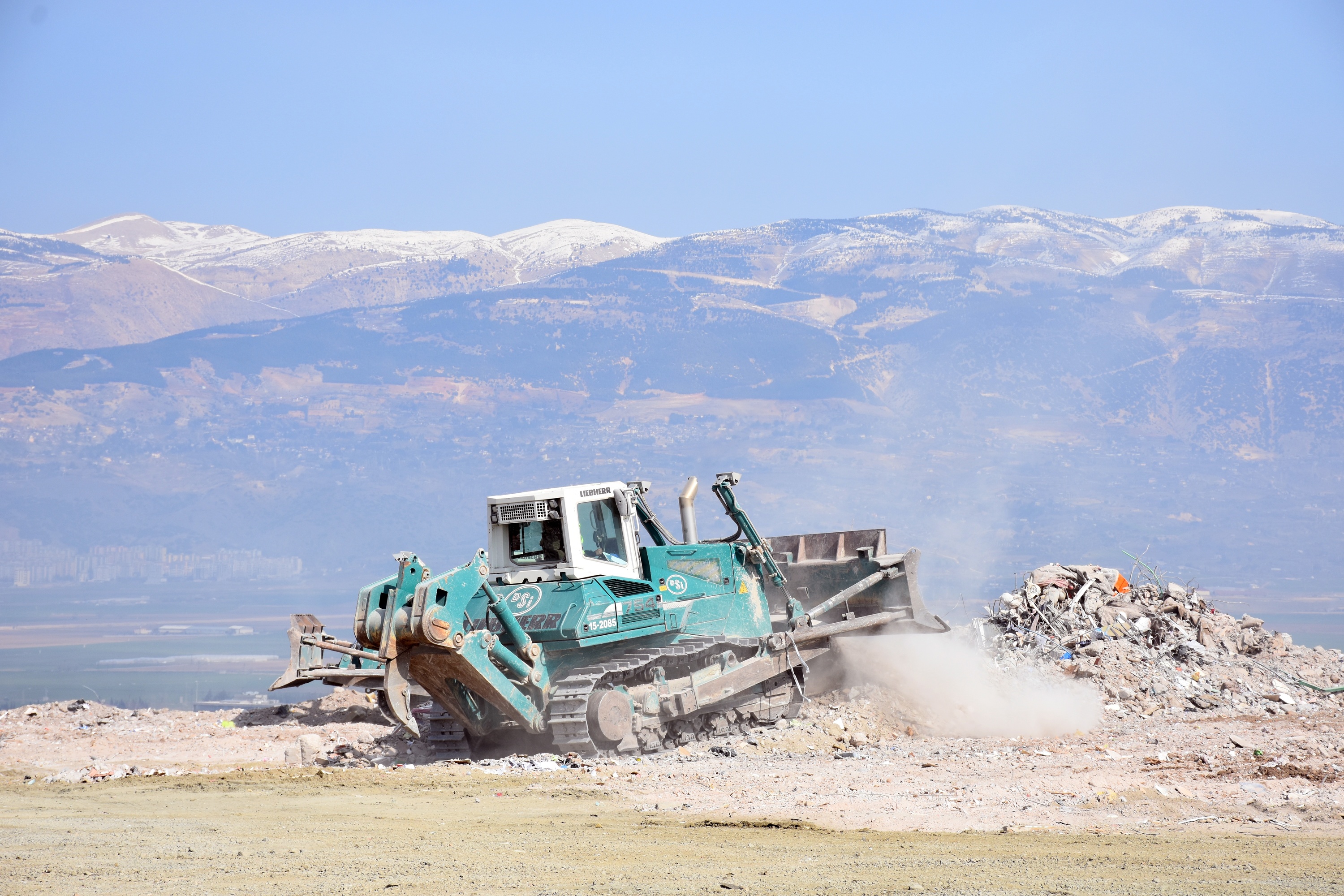 Kahramanmaraş'ta günde 45 bin ton enkaz kaldırılıyor