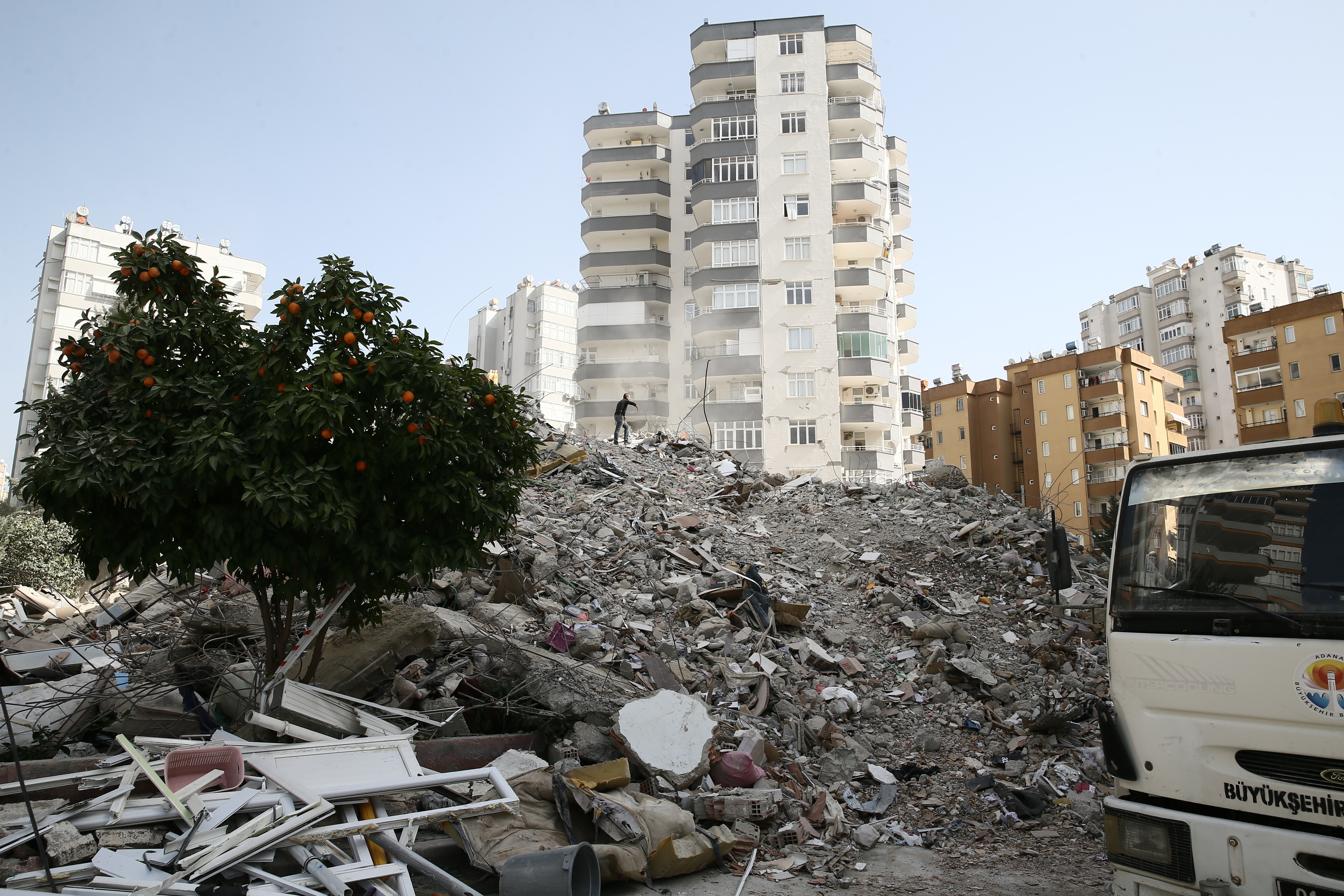 Depreme nasıl tepki verdikleri incelenecek: Depremde yıkılan binaların zemininde 'jeoteknik deney' yapılacak
