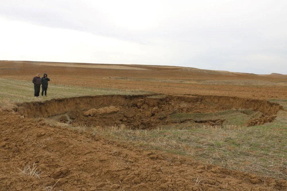 Sivas'ta 15 metrelik obruk oluştu