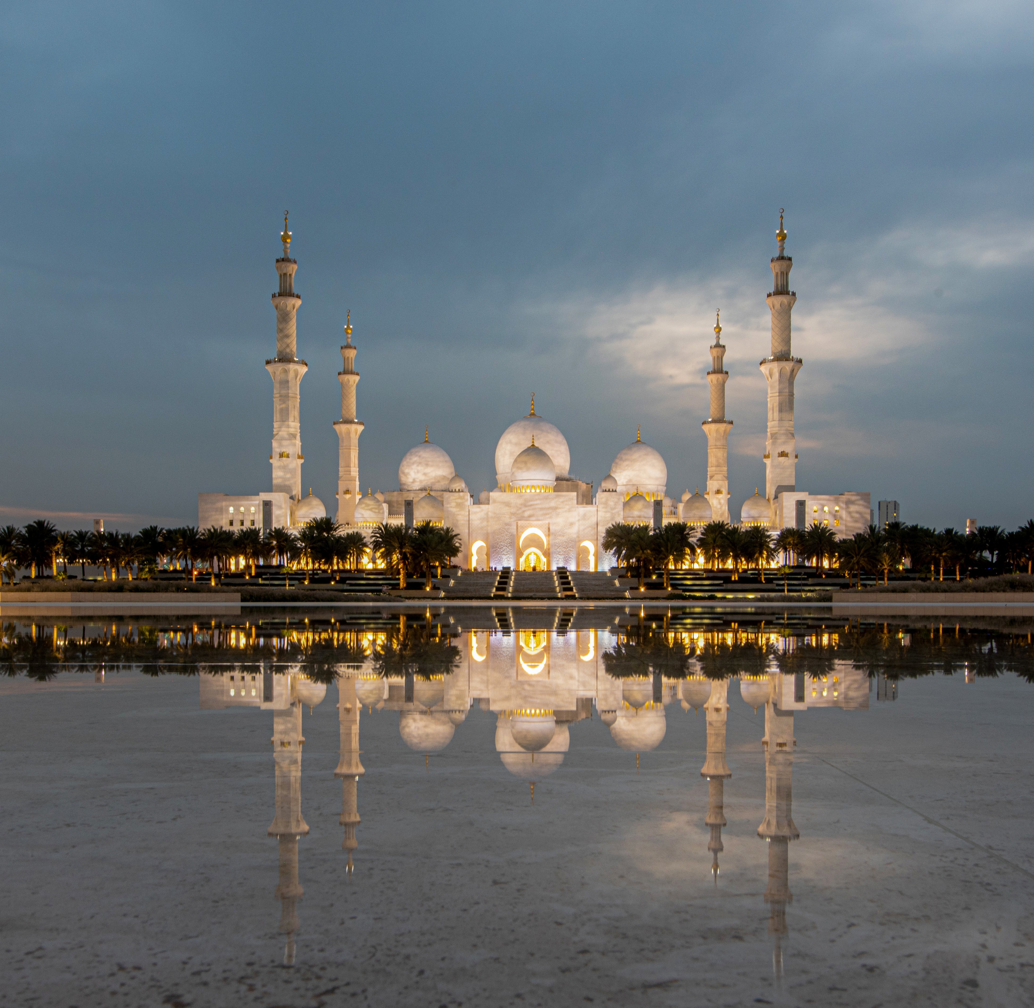 Körfez’in beyaz incisi: Şeyh Zayid Camii