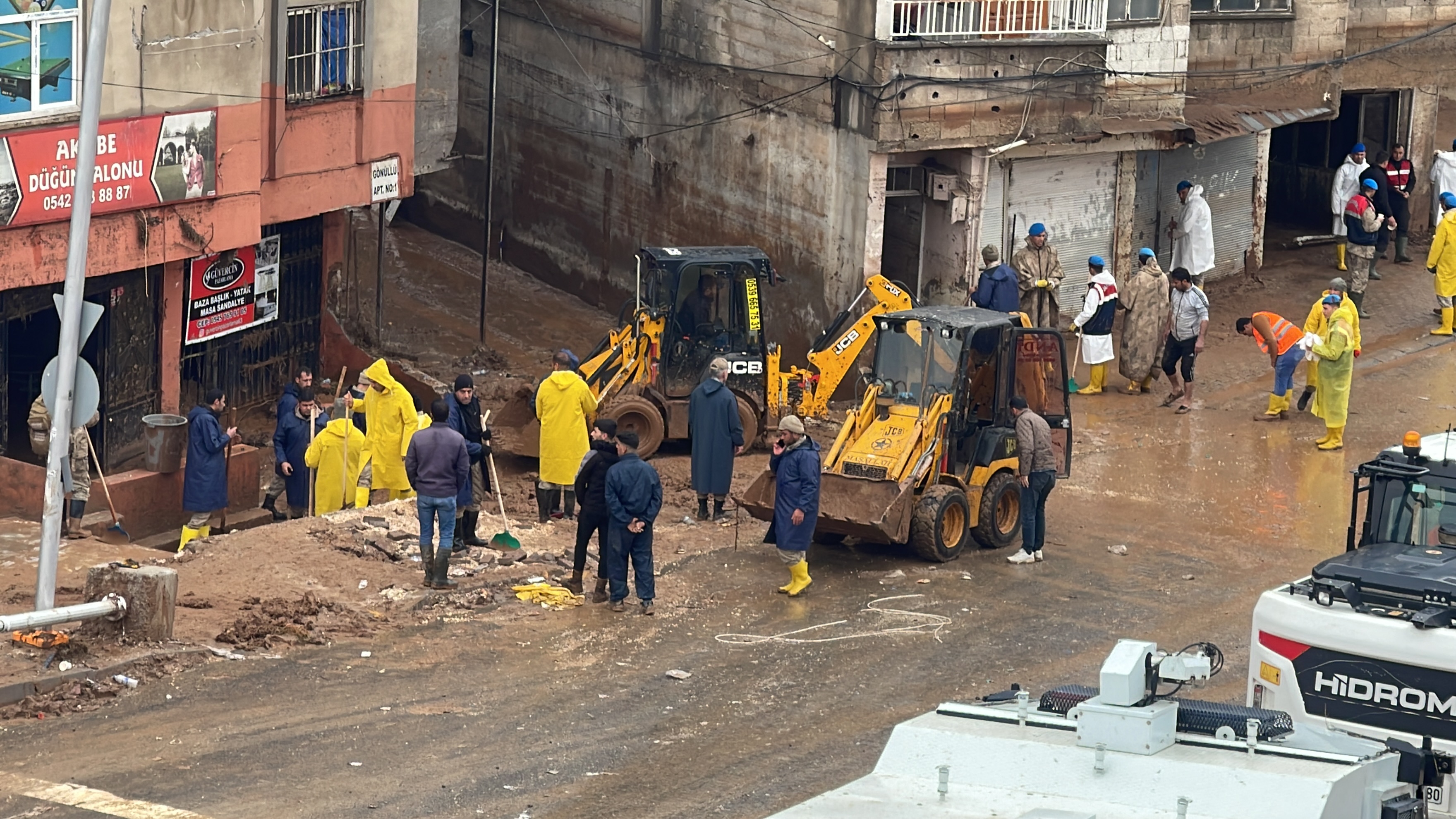 Şanlıurfa ve Adıyaman'daki selde kaybolan üç kişi aranıyor