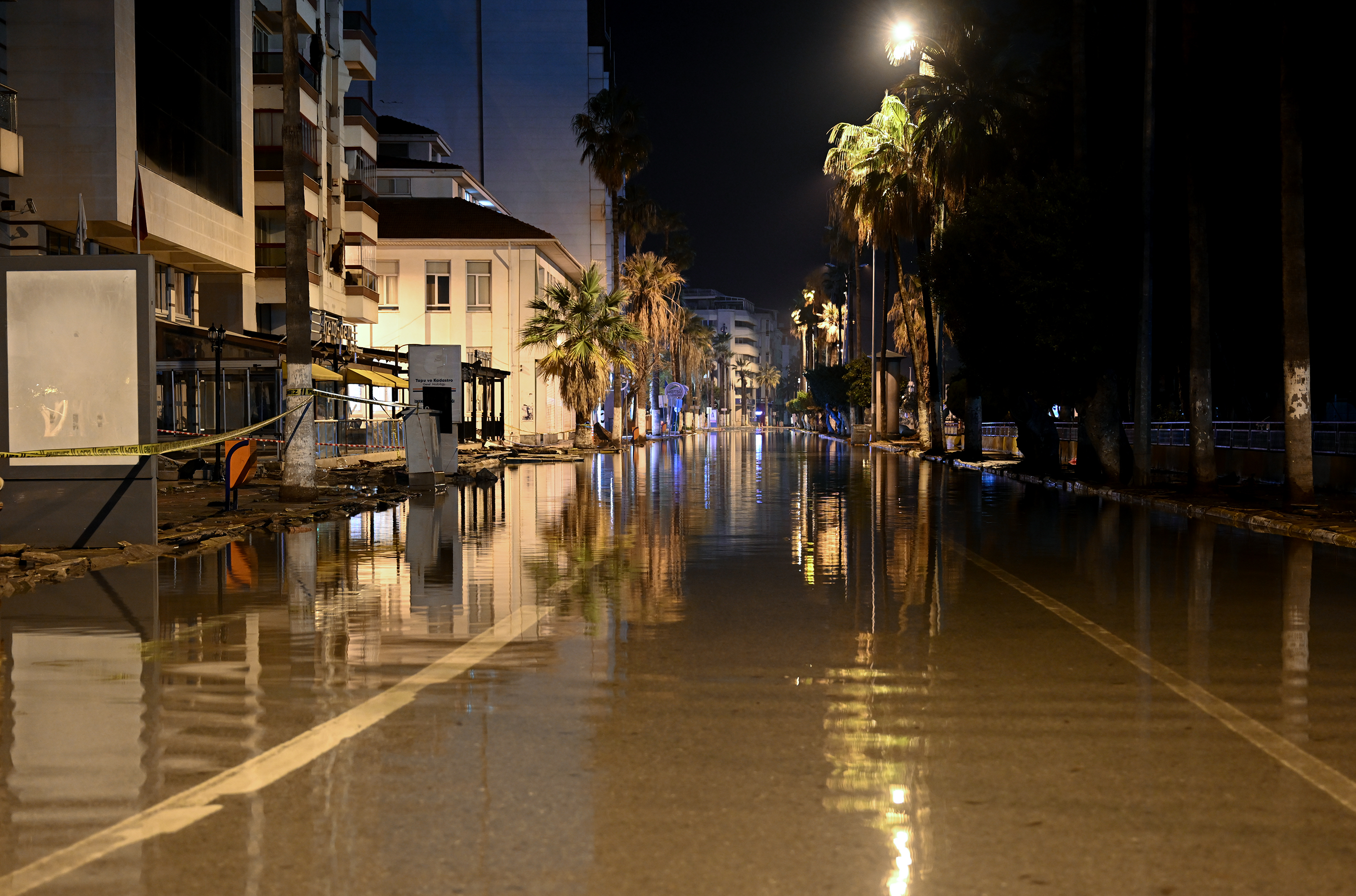 Hatay'ın İskenderun ilçesinde deniz seviyesi yükseldi