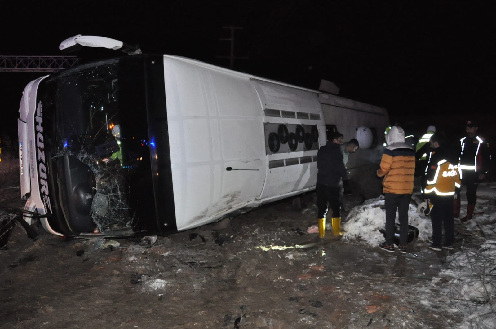 Yozgat'ta yolcu otobüsü devrildi: Bir ölü, 25 yaralı