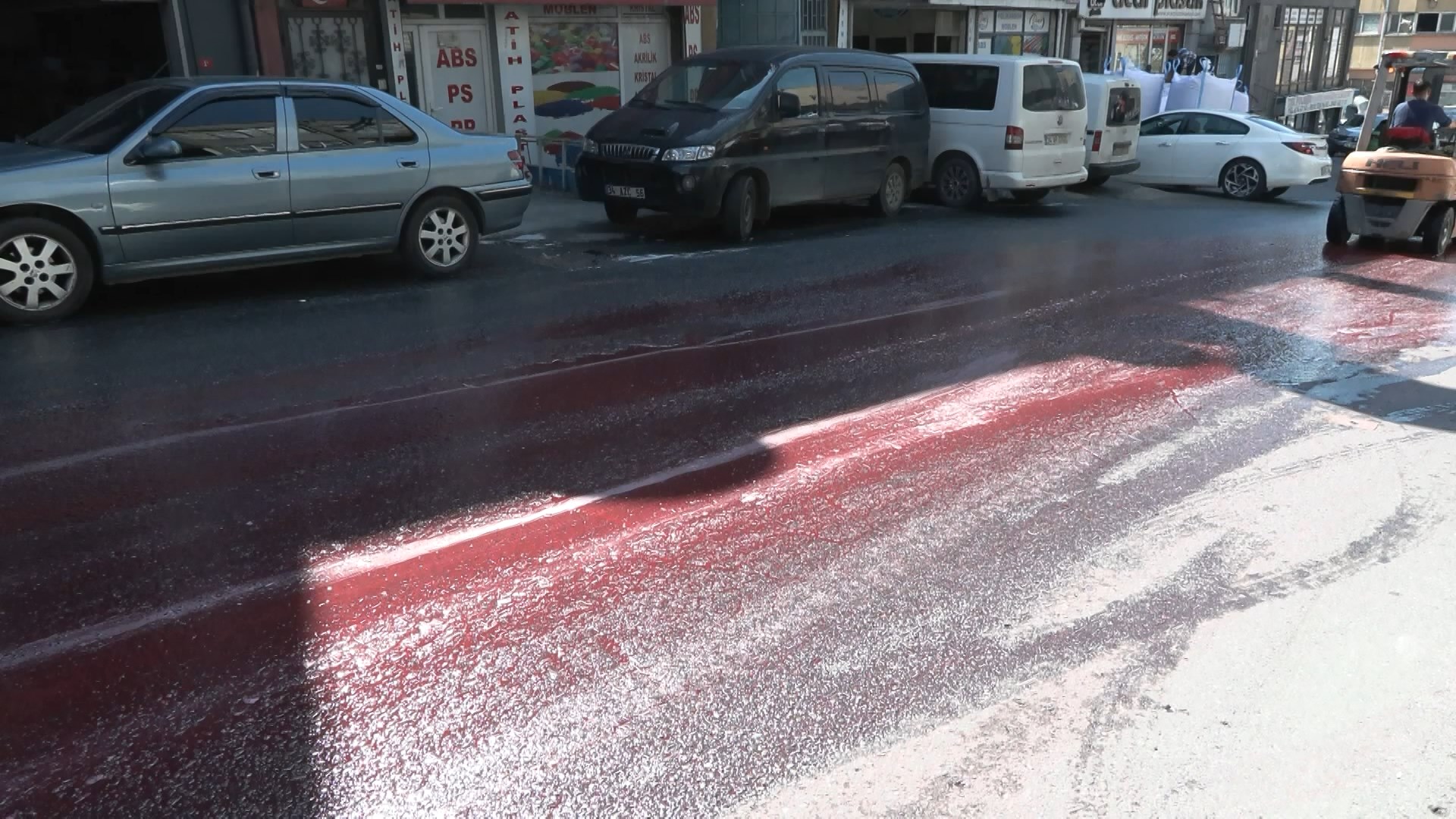 Endişelendiren görüntü: Sokaklar kırmızıya bulandı