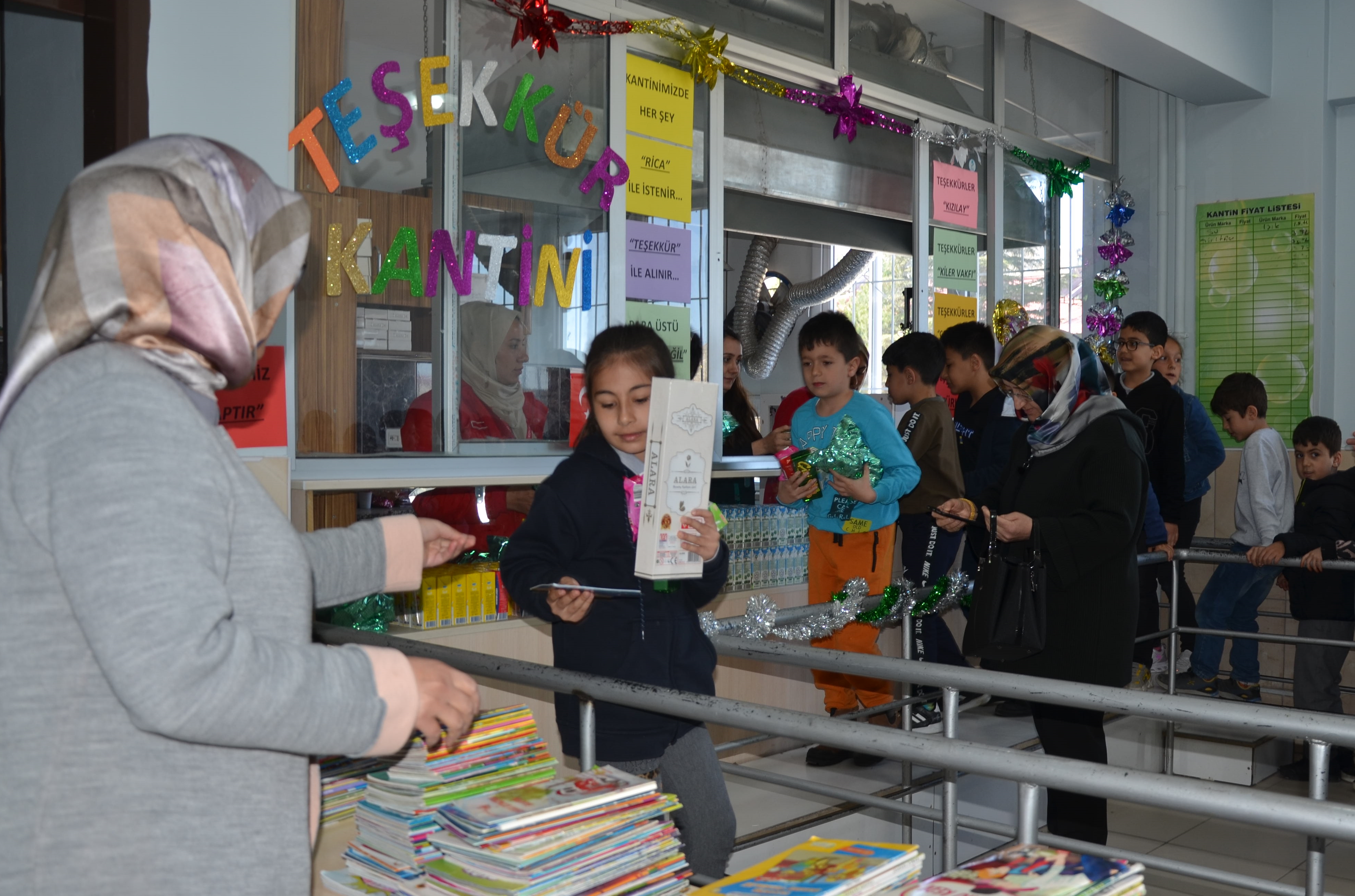 Bu kantinde para geçmiyor: Alışveriş yapmak için sadece tek bir söz yetiyor