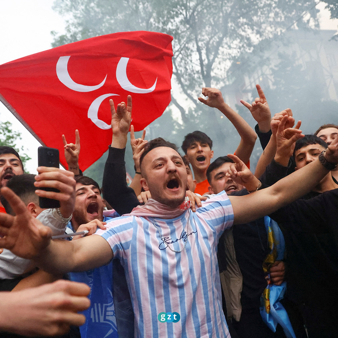 İstanbul'da vatandaşlar seçim zaferini kutluyor