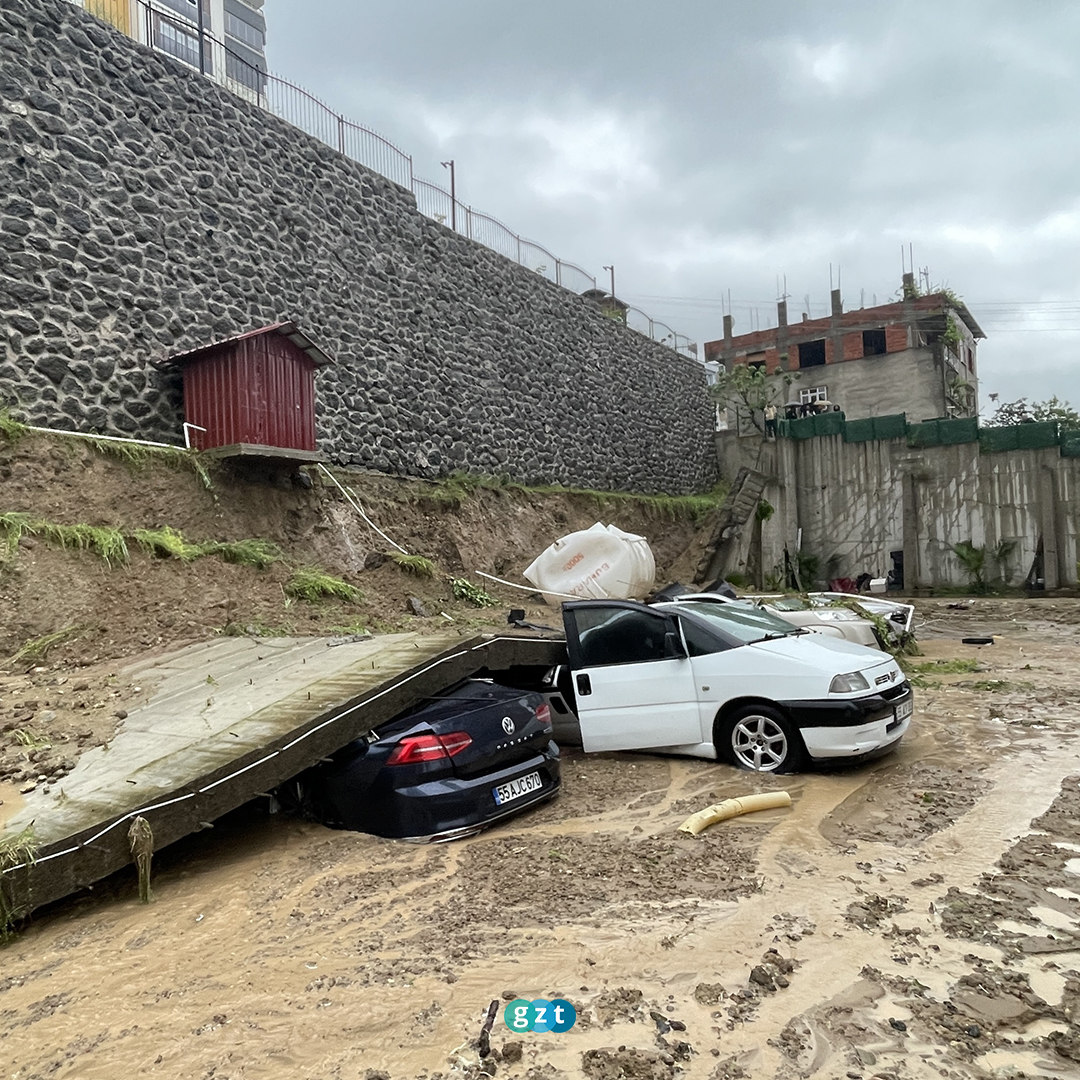 Samsun'da cadde ve sokaklar göle döndü